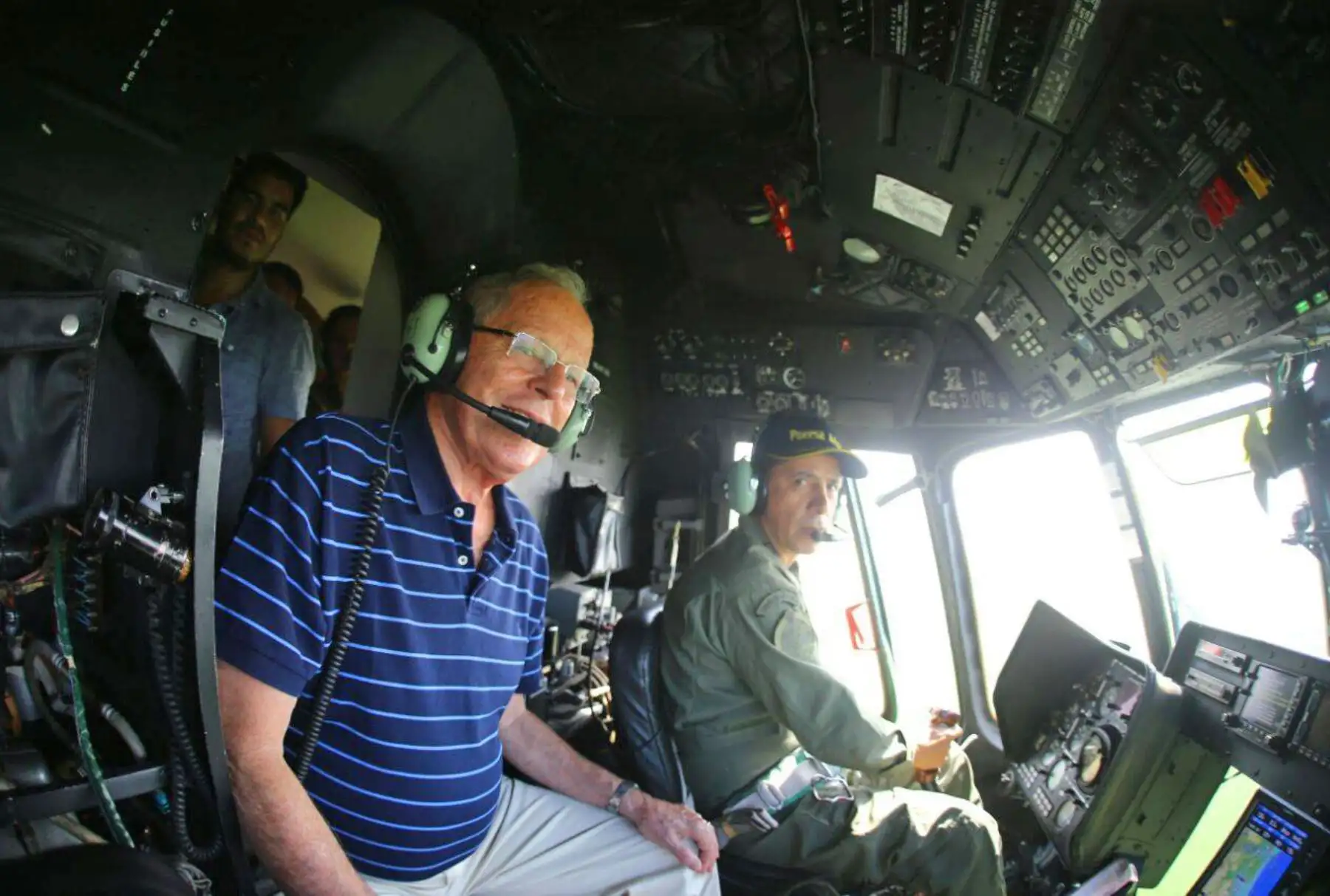 El jefe del Estado, Pedro Pablo Kuczynski, sobrevoló las zonas de Trujillo, región la Libertad, más afectadas por los desbordes de los ríos causados por las intensas lluvias.Foto: ANDINA/ Prensa Presidencia