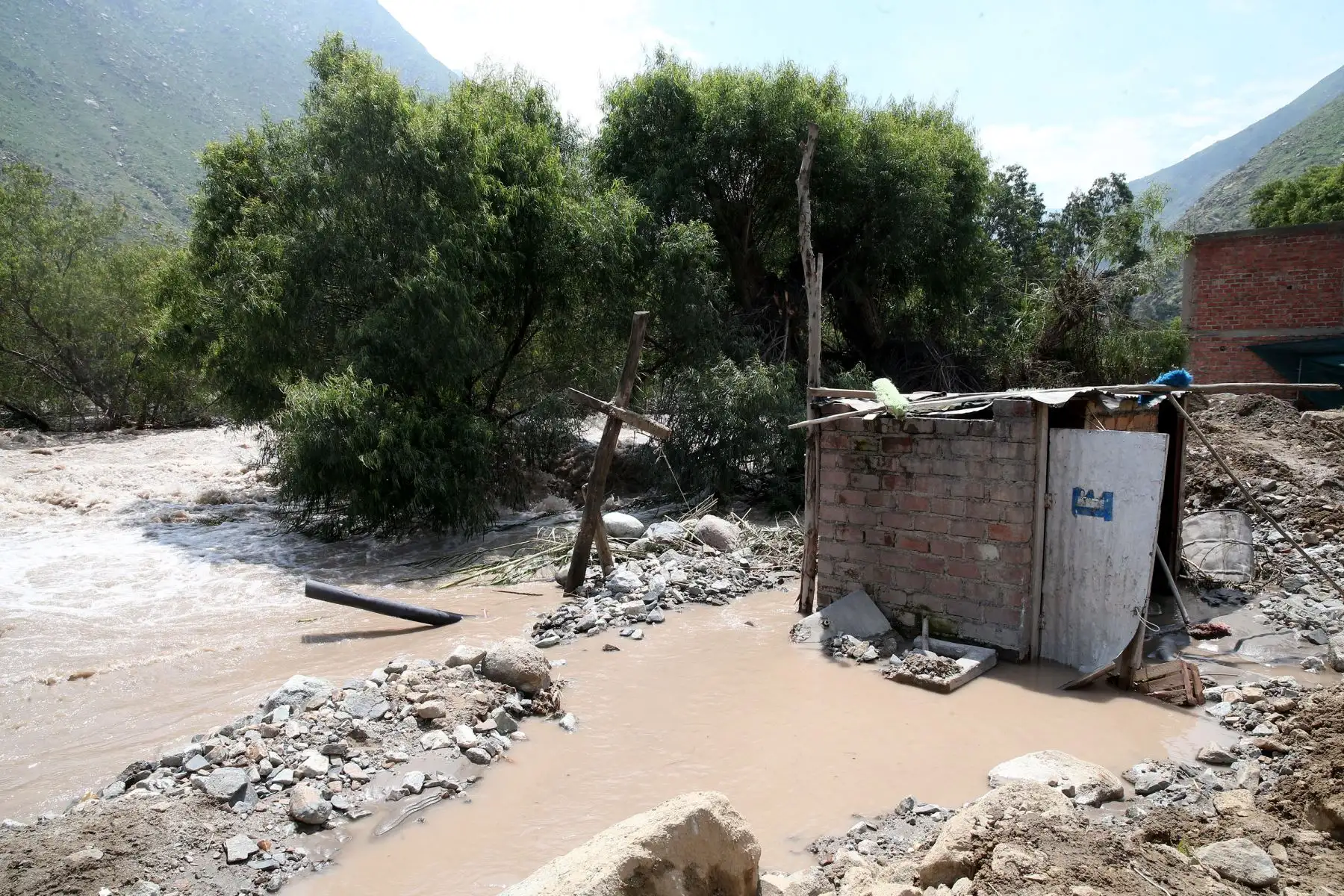 LIMA,PERÚ-MARZO 21. Desborde del río Rímac a la altura del kilometro 45 de la carretera Central. Foto: ANDINA/Vidal Tarqui