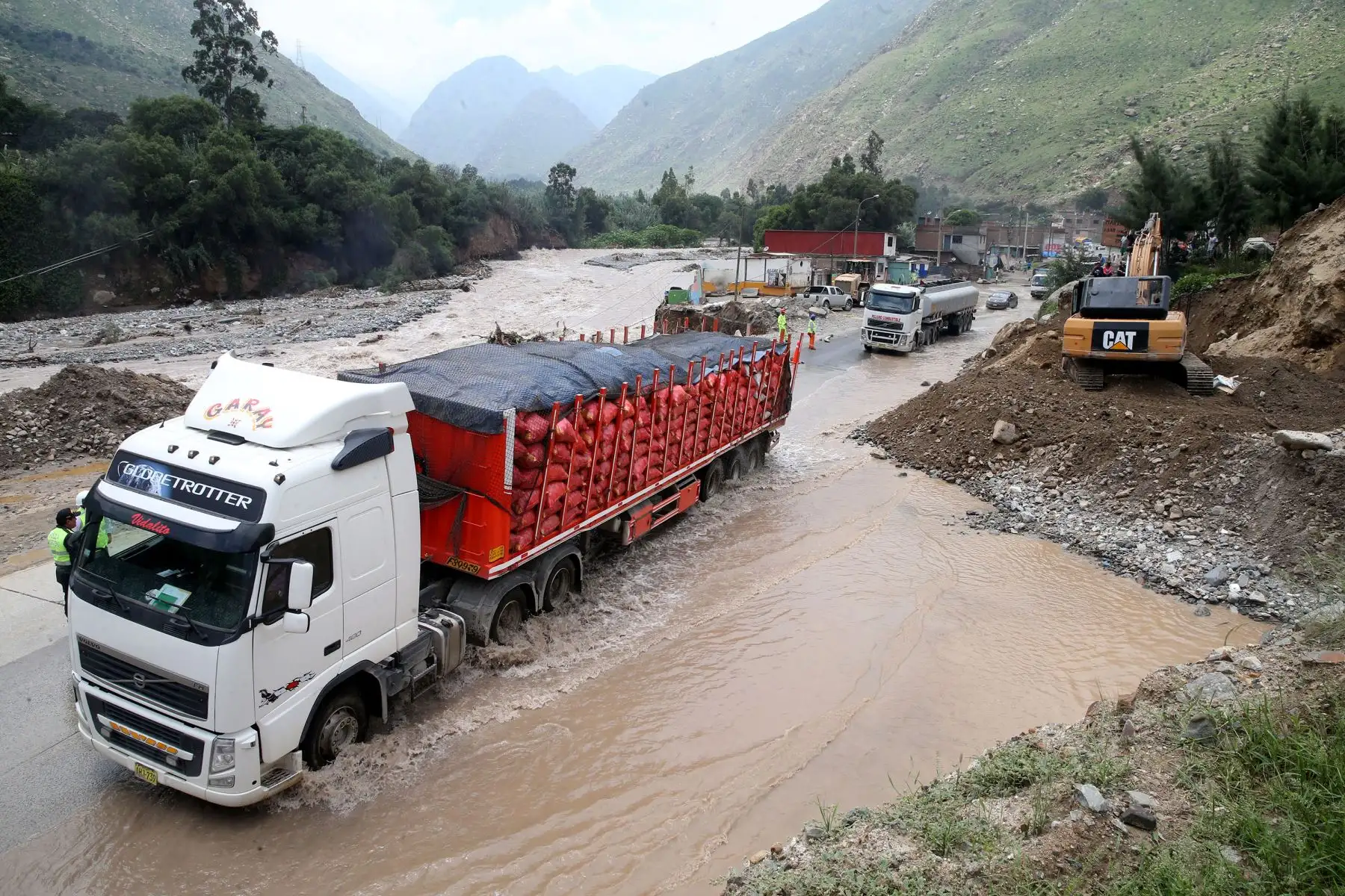 LIMA,PERÚ-MARZO 21. Desborde del río Rímac a la altura del kilometro 45 de la carretera Central. Foto: ANDINA/Vidal Tarqui