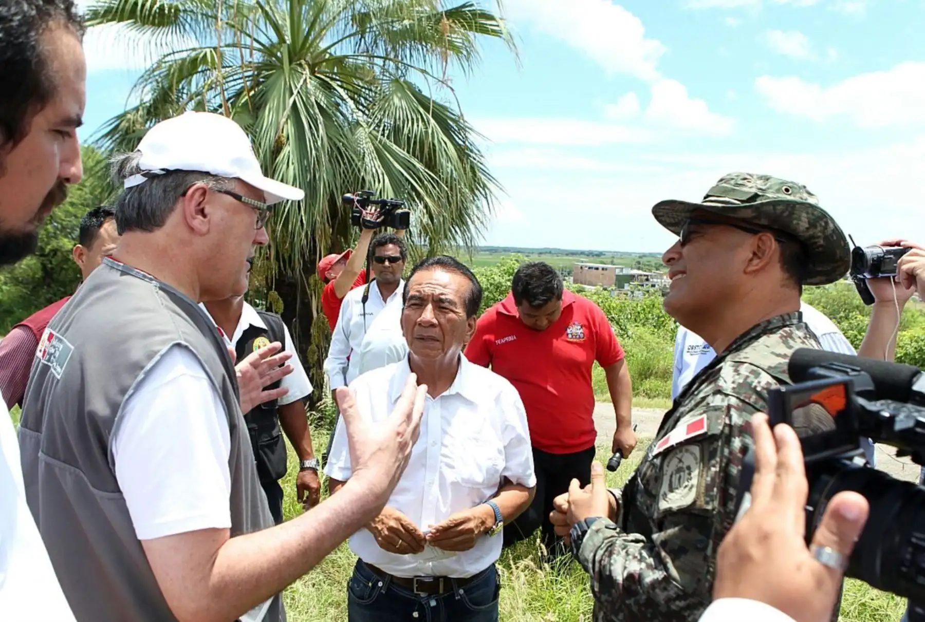 Ministro Alfonso Grados supervisa zonas afectadas en Tumbes Foto: ANDINA/ Difusión