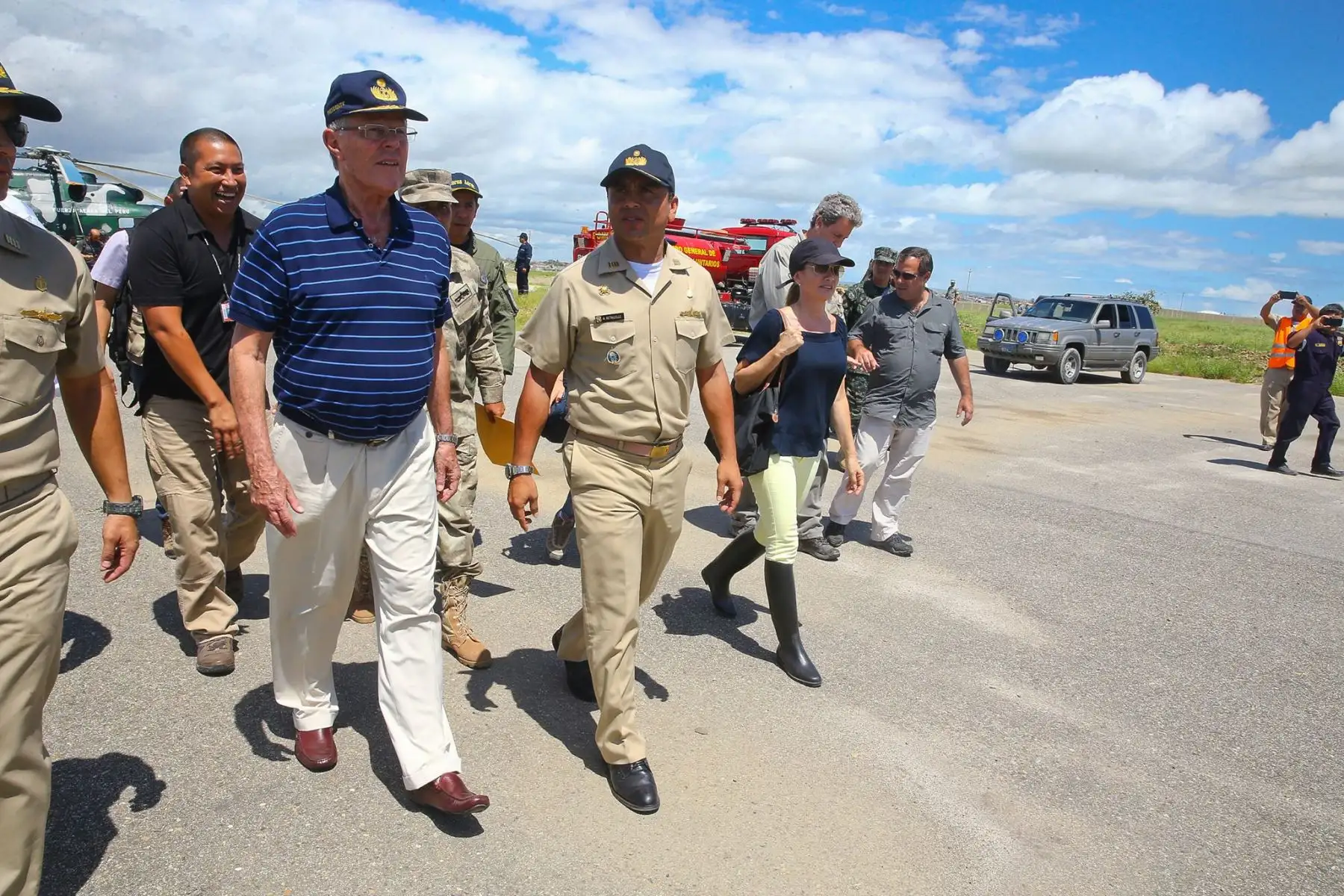 El presidente de la República, Pedro Pablo Kuczynski, arribó esta tarde a la región Piura con la finalidad de inspeccionar las zonas afectadas por los desbordes de los ríos y los huaicos, así como para supervisar las acciones del gobierno para atender a los damnificados. Foto: ANDINA/ Prensa Presidencia
