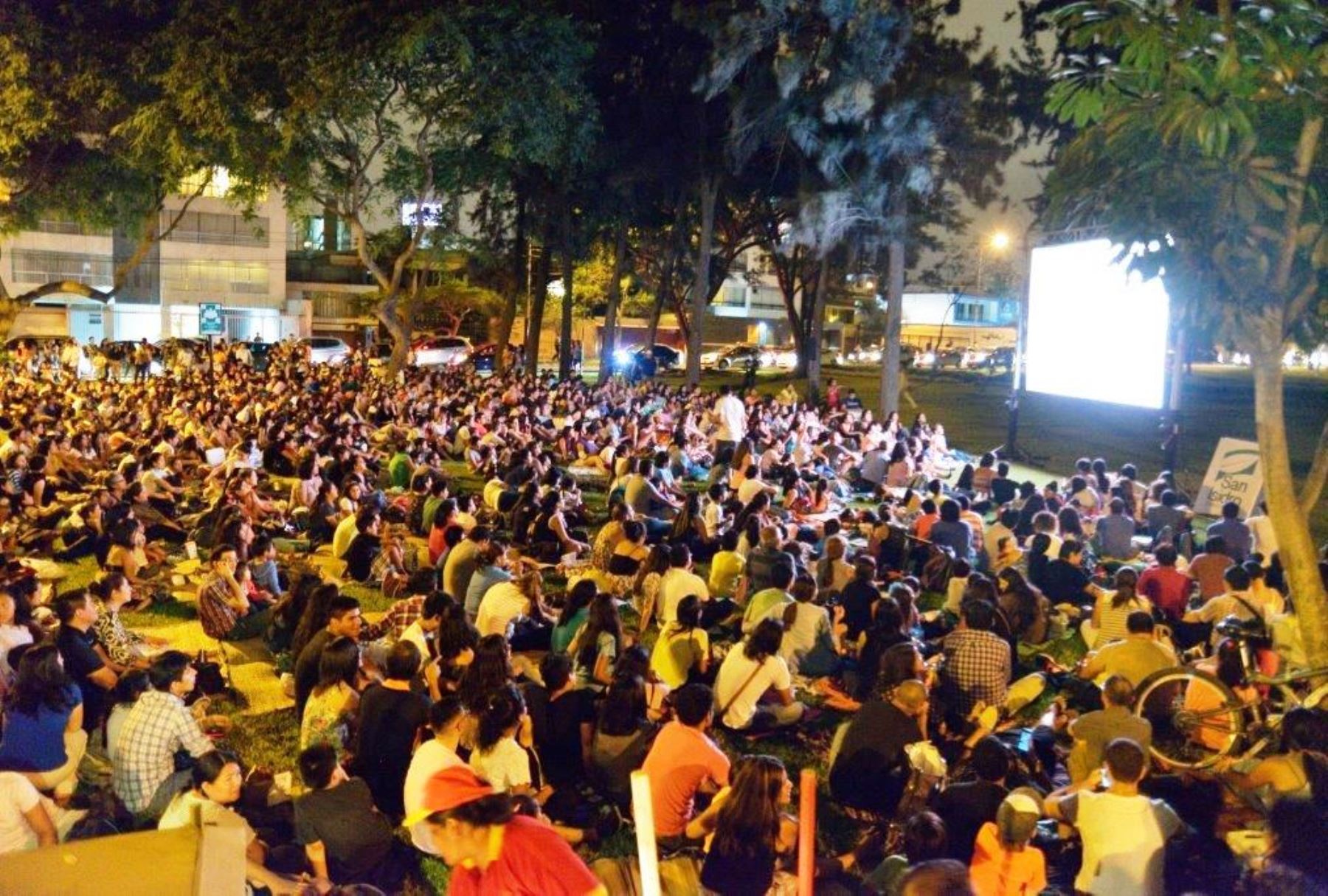 San Isidro ofrecerá cine al aire libre a cambio de víveres para damnificados. Foto: ANDINA/Difusión.
