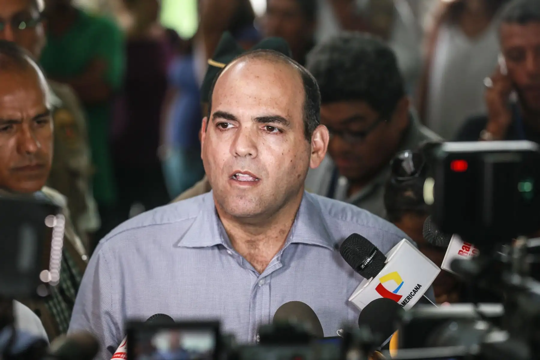 El titular de la Presidencia del Consejo de Ministros (PCM), Fernando Zavala, junto al ministro de Agricultura y Riego, visitan el mercado Santa Rosa en la Urbanización Palomino. Foto: ANDINA/ Norman Cordova