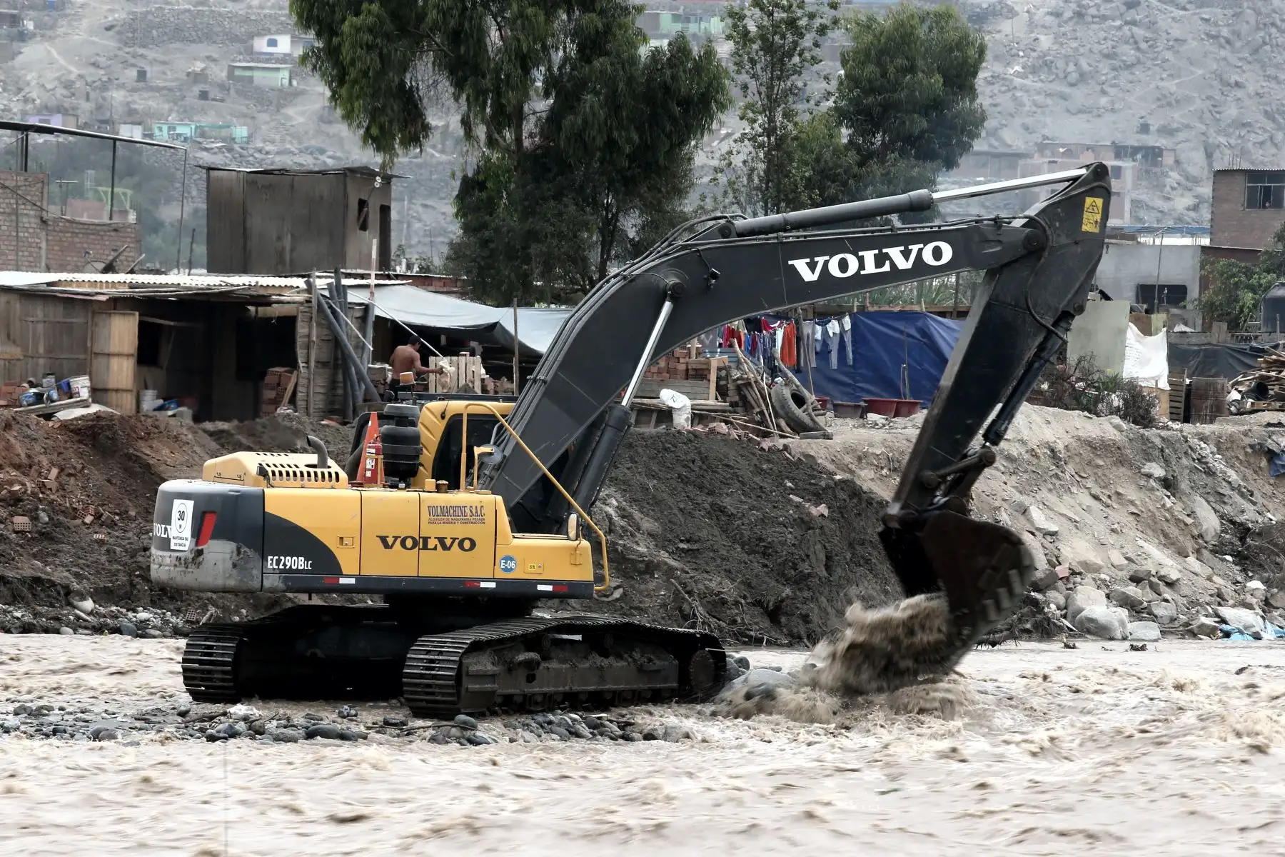 LIMA,PERÚ-MARZO 22. Limpieza del cause del río Rimac  a la altura de Huachipa. Foto:ANDINA/archivo.