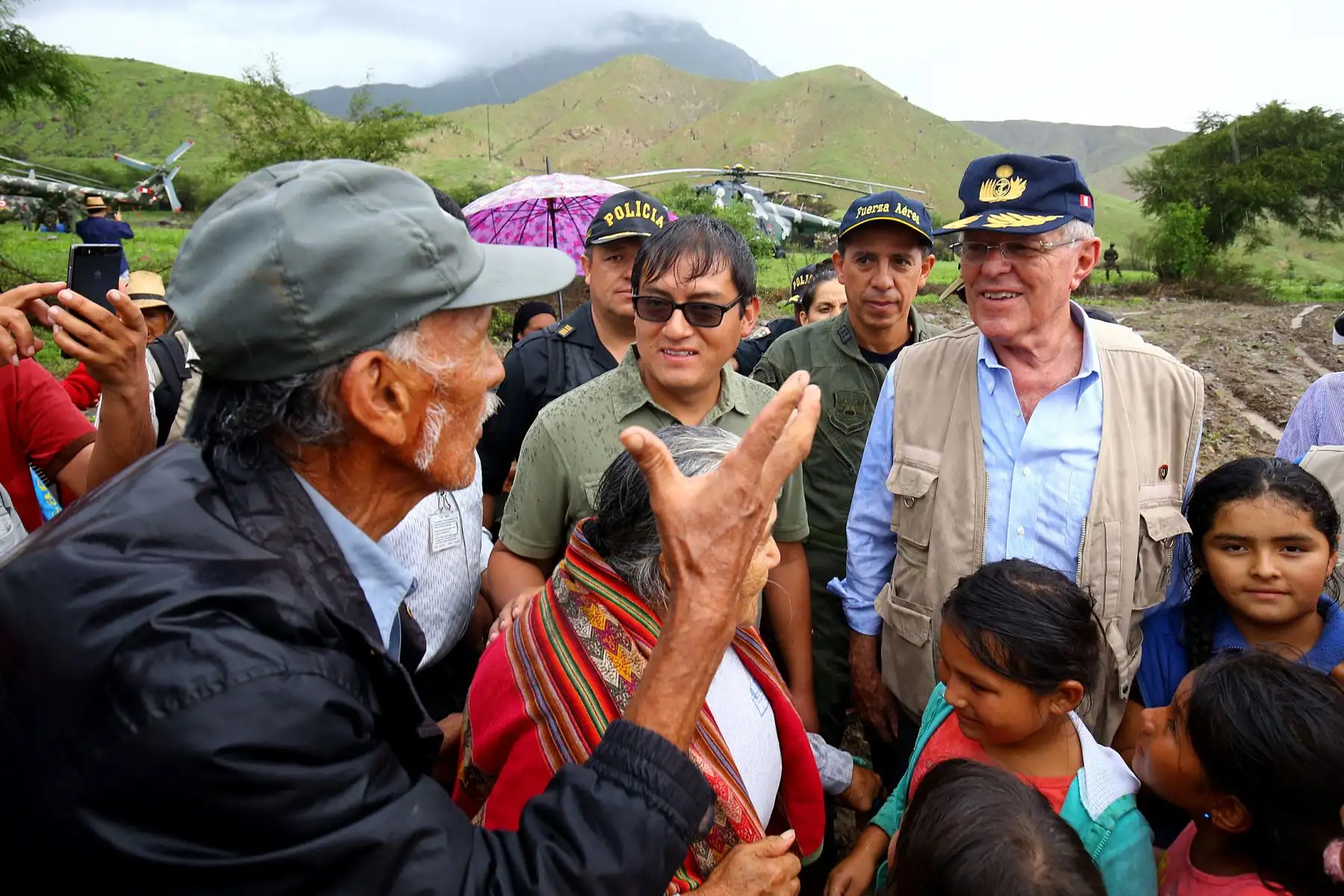 LIMA PERÚ, MARZO22. Presidente Kuczynski sobrevoló e inspeccionó zonas afectadas por lluvias y huicos en Huarmey Foto: ANDINA/Prensa Presidencia