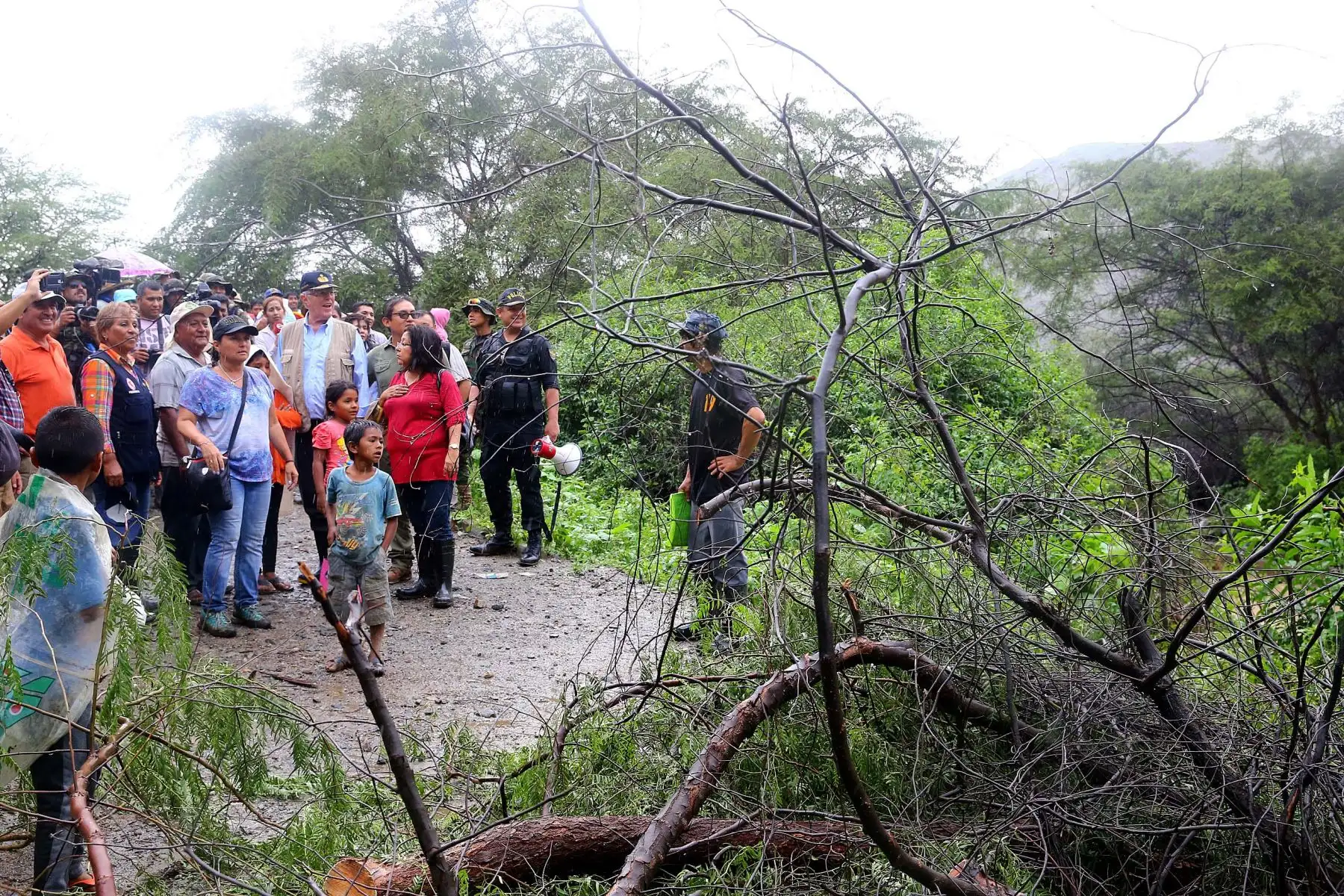 LIMA PERÚ, MARZO22. Presidente Kuczynski sobrevoló e inspeccionó zonas afectadas por lluvias y huicos en Huarmey Foto: ANDINA/Prensa Presidencia