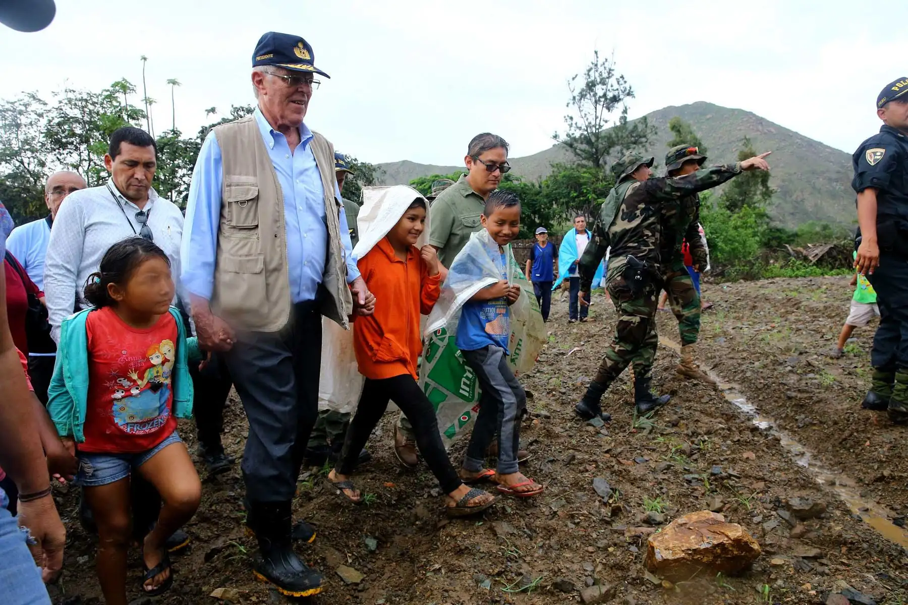 LIMA PERÚ, MARZO22. Presidente Kuczynski sobrevoló e inspeccionó zonas afectadas por lluvias y huicos en Huarmey Foto: ANDINA/Prensa Presidencia