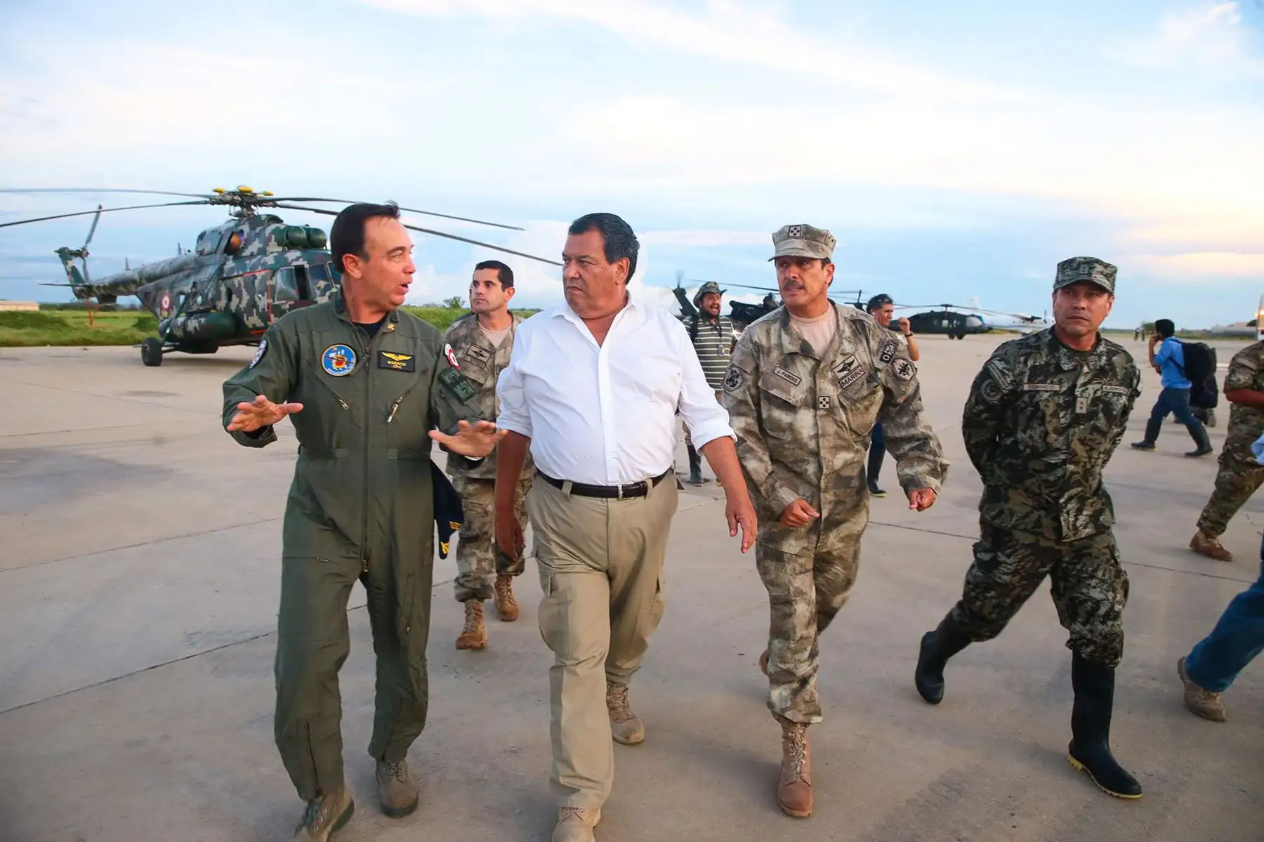 PIURA PERÚ MARZO 22,Ministro de Defensa Jorge Nieto sobrevuela la ciudad de Piura para inspecionar las  zonas afectadas por las lluvias.Foto: ANDINA/Carlos Lezama