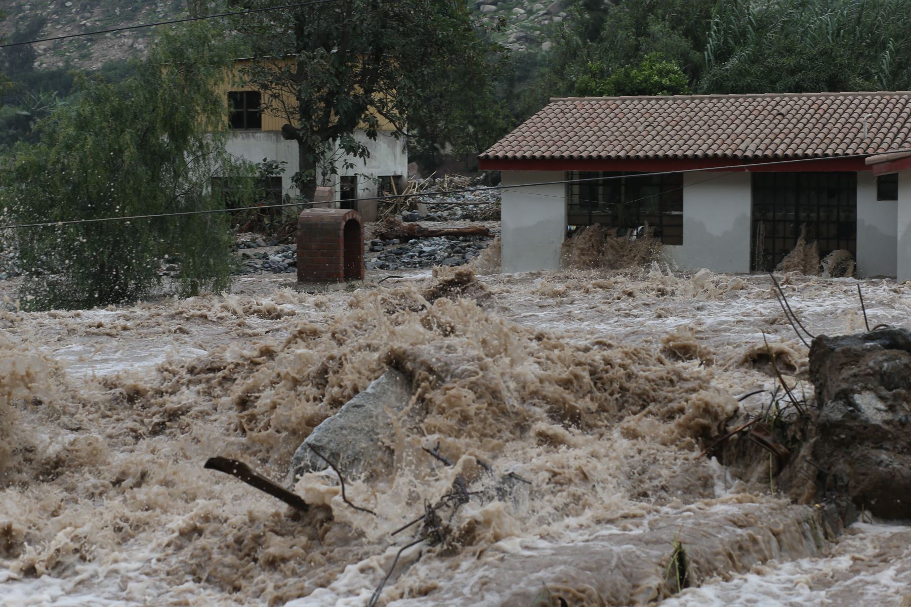 LIMA,PERÚ-MARZO 23.Desborde del rio Rimac en Cupiche a la altura del Km 44.5 de lan carretera Central.Foto: ANDINA/Oscar Farje Gomero.