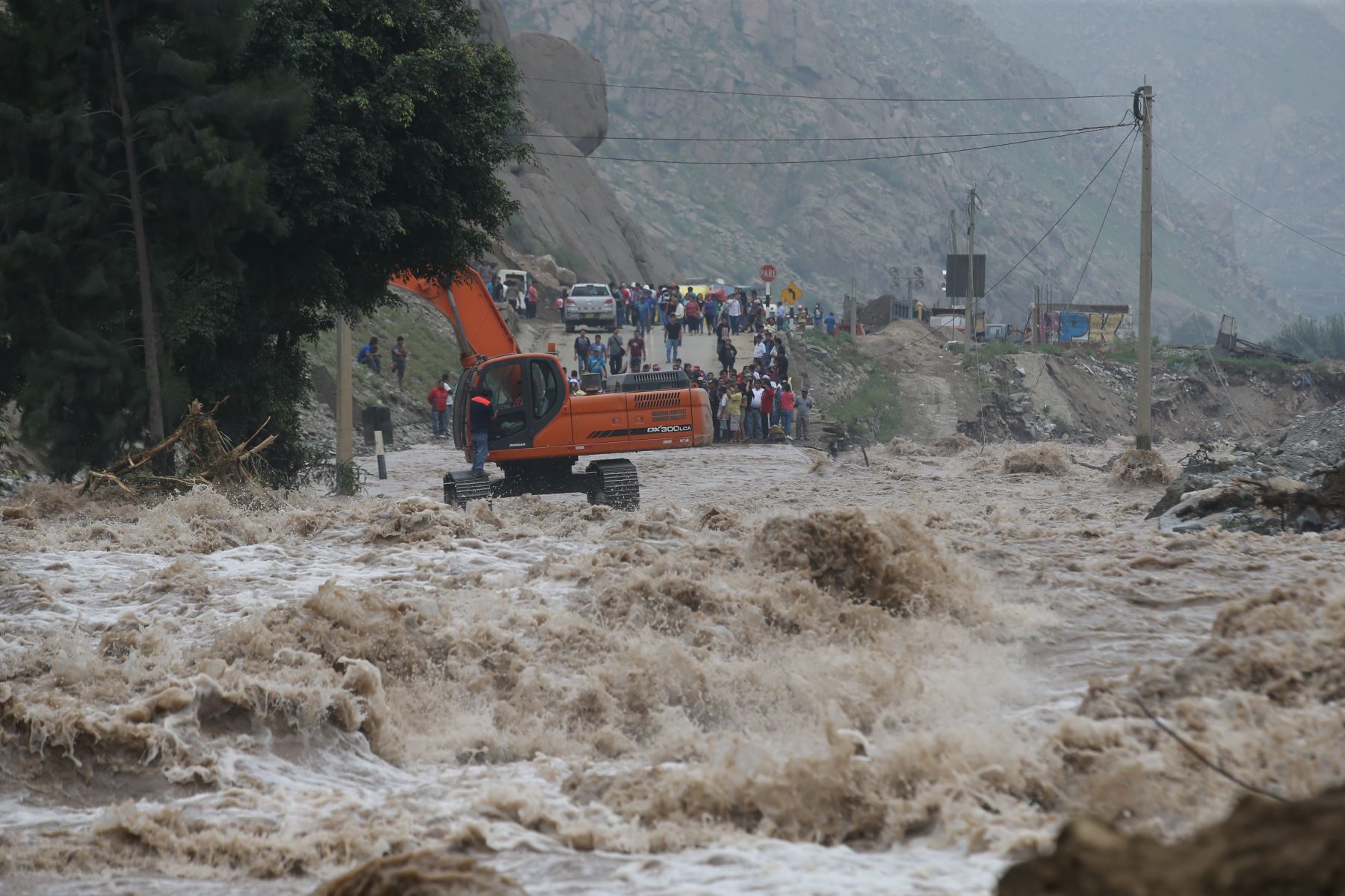 LIMA,PERÚ-MARZO 23.Desborde del rio Rimac en Cupiche a la altura del Km 44.5 de lan carretera Central.Foto: ANDINA/Oscar Farje Gomero.