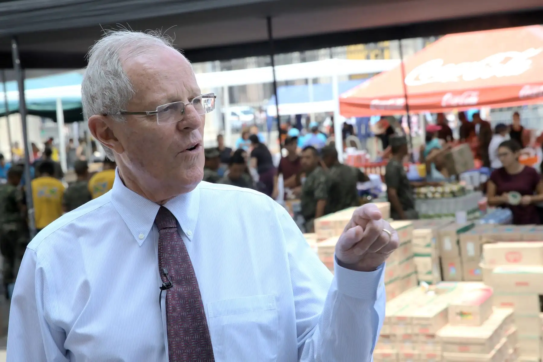 LIMA,PERÚ-MARZO 23. Continúan llegando las donaciones a Palacio de Gobierno.  Presidente Pedro Pablo Kuczynski agradece ayuda para los damnificados. Foto: ANDINA/Dante Zegarra