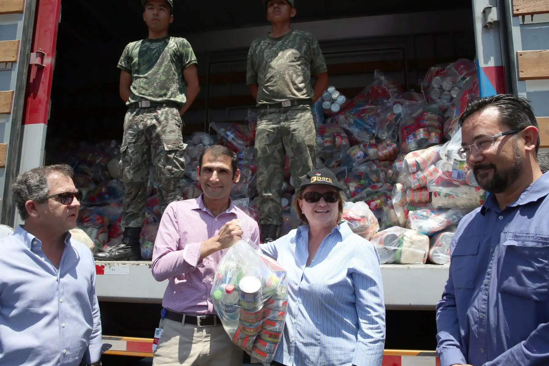LIMA,PERÚ-MARZO 24. Continua llegando la ayuda a Palacio de Gobierno para los damnificados por las fuertes lluvias.  Foto: ANDINA/Dante Zegarra