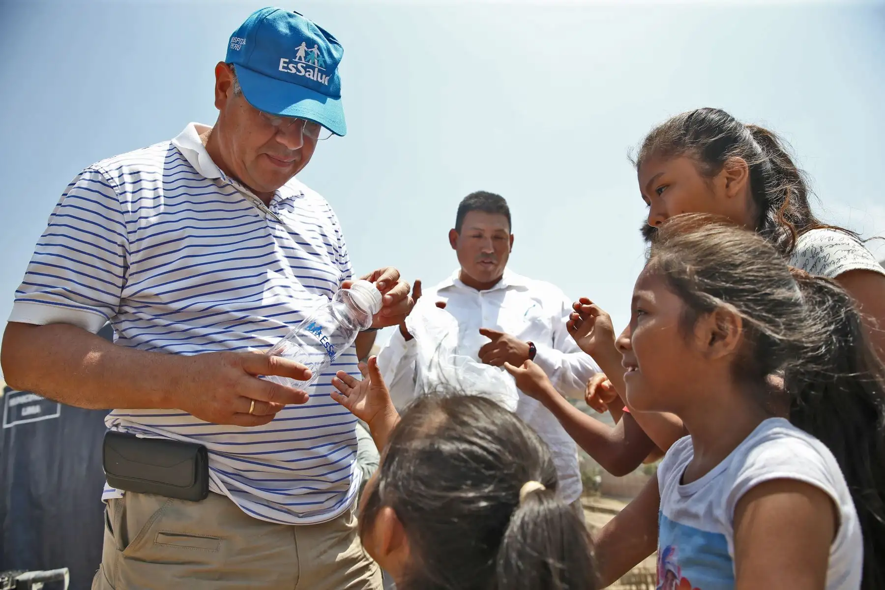 LIMA,PERÚ-MARZO 24.Presidente ejecutivo de Seguro Social de Salud del Perú - EsSalud, Gabriel del Castillo, recorre campamentos de familias damnificadas con Hospital Perú en Carapongo.Foto:ANDINA/archivo.