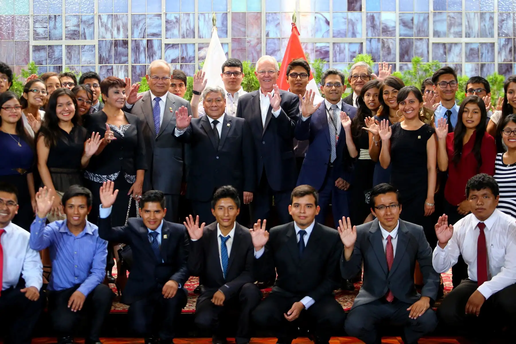 Jóvenes participaron en ceremonia en Palacio de Gobierno. Foto: Presidencia