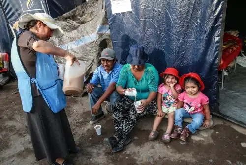 En familias damnificadas pueden presentarse riesgos de abuso sexual por hacinamiento y poco control de impulsos en varones. ANDINA/Norman Córdova
