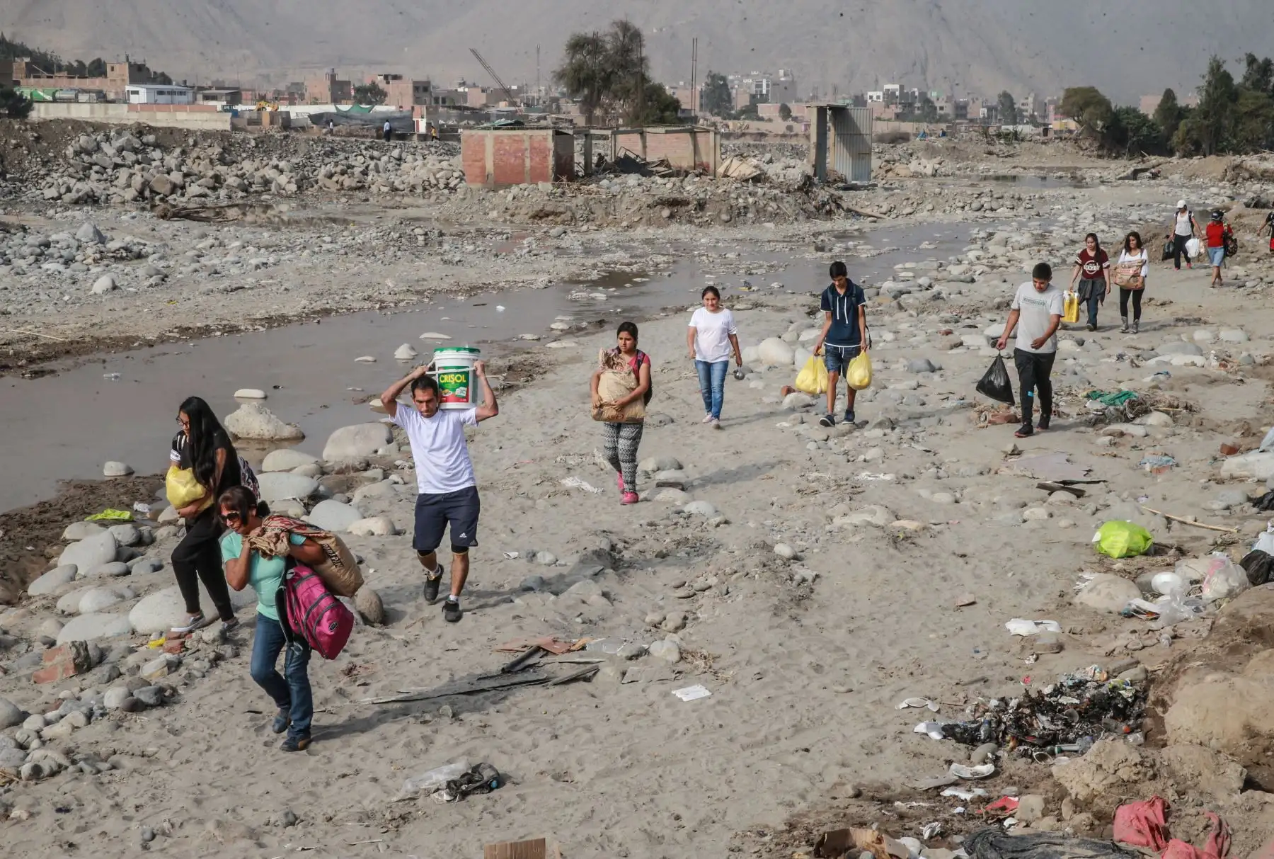 LIMA,PERÚ-MARZO 25. Damnificados de los huaicos  en los Alamos, Carapongo. en Foto: ANDINA/ Norman Cordova