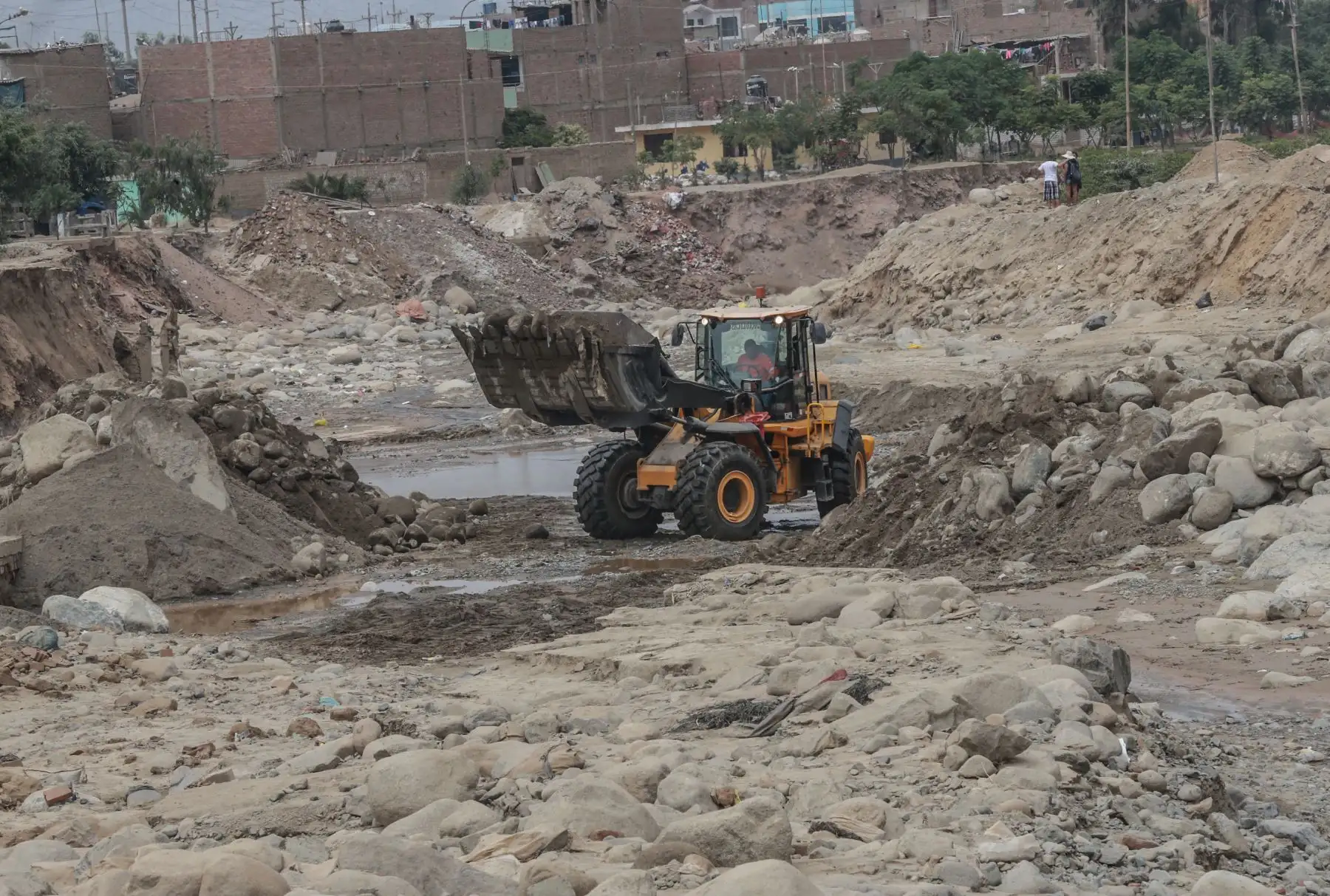 LIMA,PERÚ-MARZO 25. Damnificados de los huaicos  en los Alamos, Carapongo. en Foto: ANDINA/ Norman Cordova
