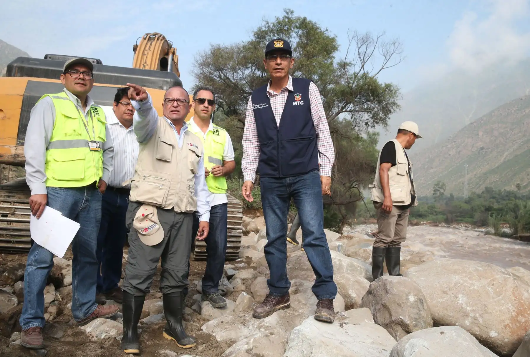 LIMA,PERÚ-MARZO 26. Ministro de Transportes y Comunicaciones, Martín Vizcarra, sobrevuela la cuenca del río Rímac y la carretera Central hasta la zona de Huarochirí. Foto: ANDINA/Vidal Tarqui