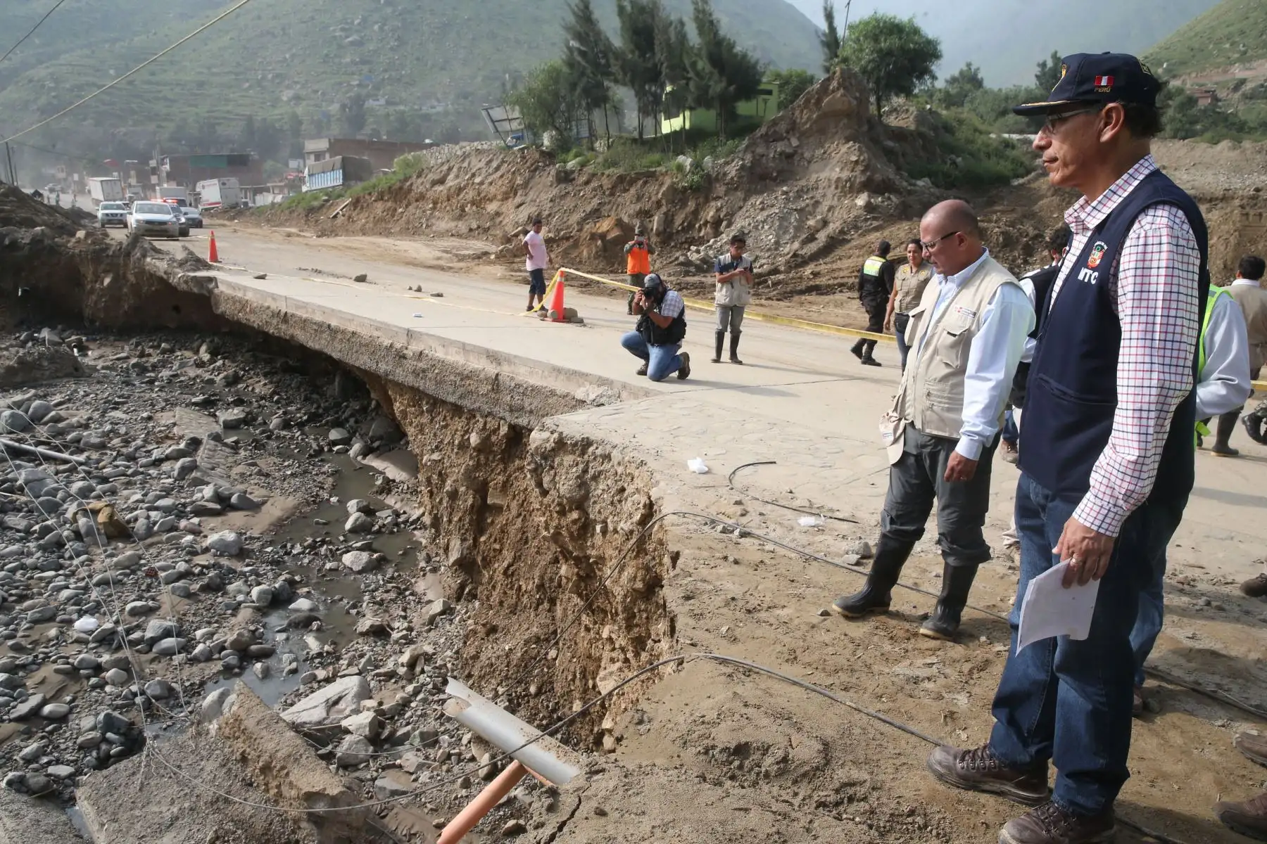 LIMA,PERÚ-MARZO 26. Ministro de Transportes y Comunicaciones, Martín Vizcarra, sobrevuela la cuenca del río Rímac y la carretera Central hasta la zona de Huarochirí. Foto: ANDINA/Vidal Tarqui