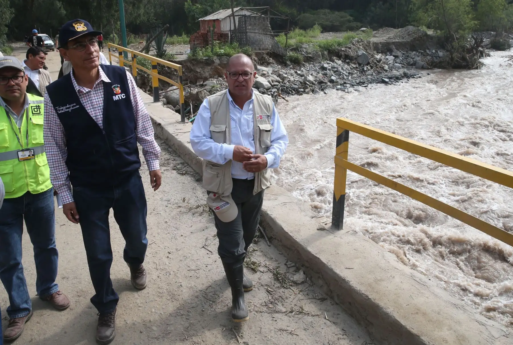 LIMA,PERÚ-MARZO 26. Ministro de Transportes y Comunicaciones, Martín Vizcarra, sobrevuela la cuenca del río Rímac y la carretera Central hasta la zona de Huarochirí. Foto: ANDINA/Vidal Tarqui