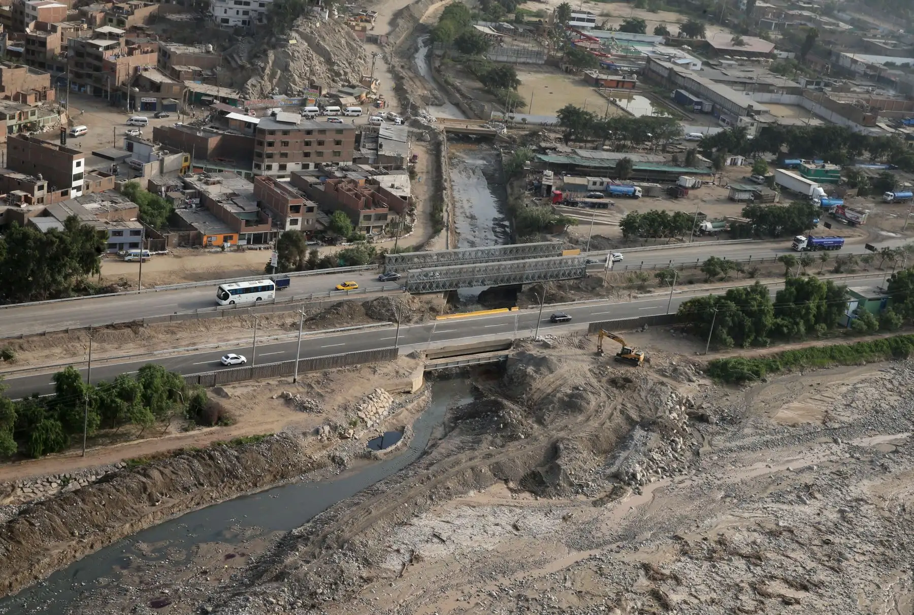 LIMA,PERÚ-MARZO 26. Ministro de Transportes y Comunicaciones, Martín Vizcarra, sobrevuela la cuenca del río Rímac y la carretera Central hasta la zona de Huarochirí. Foto: ANDINA/Vidal Tarqui