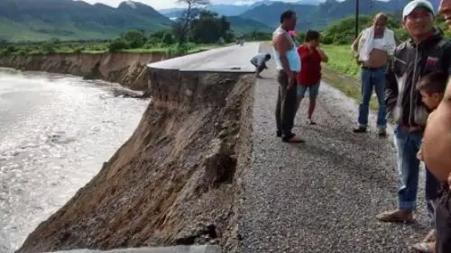 Pérdida de carpeta asfáltica en carretera IIRSA Norte.
