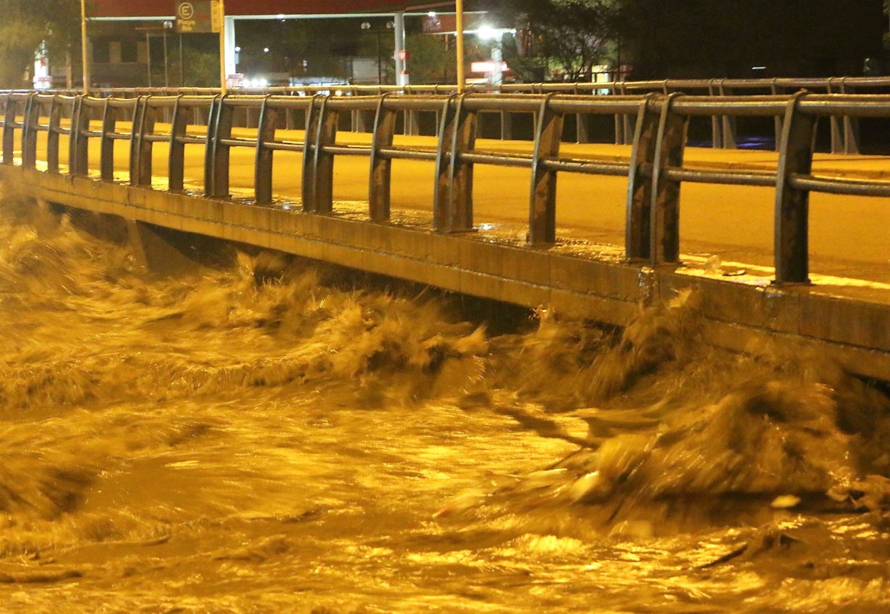 Piura se encuentra en emergencia, el desborde del río Piura inunda diversas calles de la ciudad. ANDINA