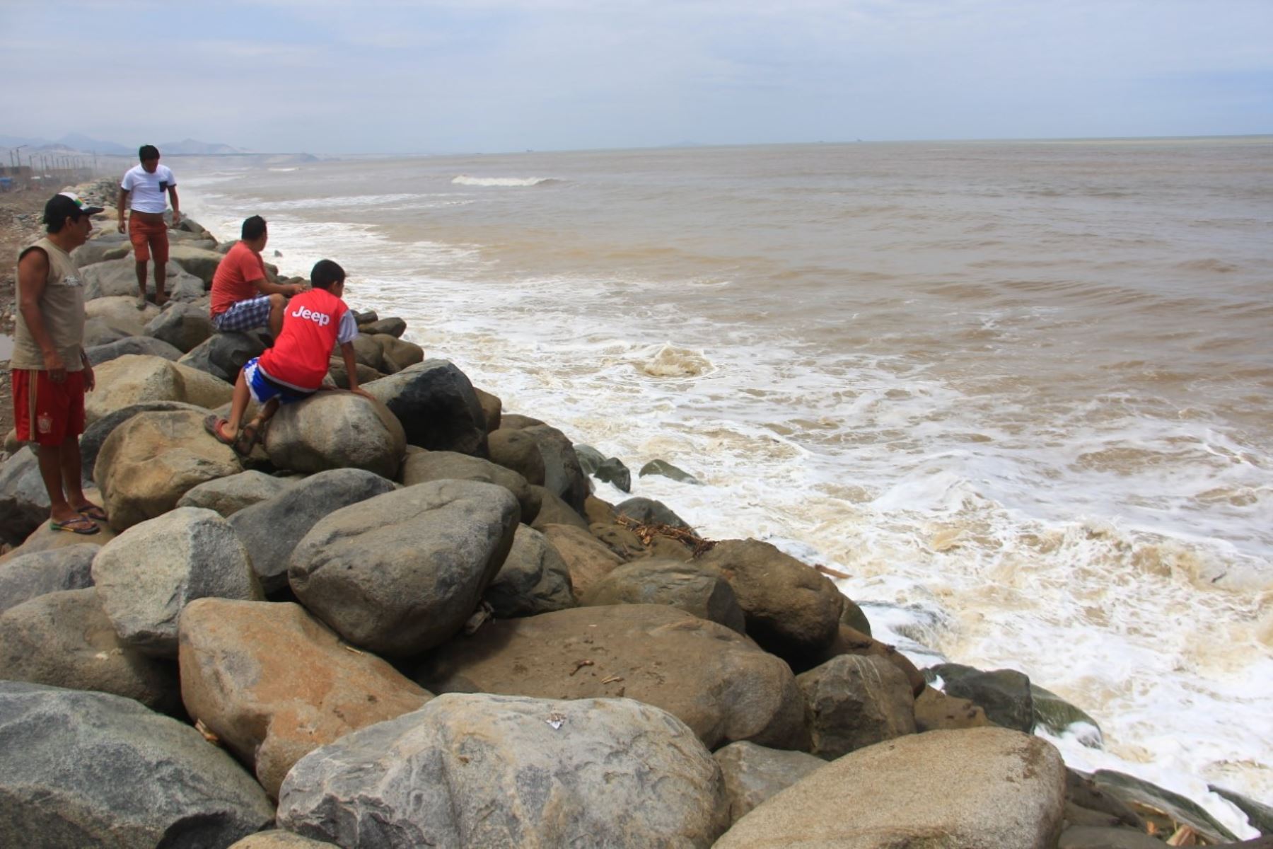 Para los próximos dos meses, en la costa norte de Perú se espera la llegada de una onda Kelvin cálida, lo que podría favorecer a un leve incremento de las anomalías de la temperatura y del nivel del mar, informa el ENFEN. ANDINA