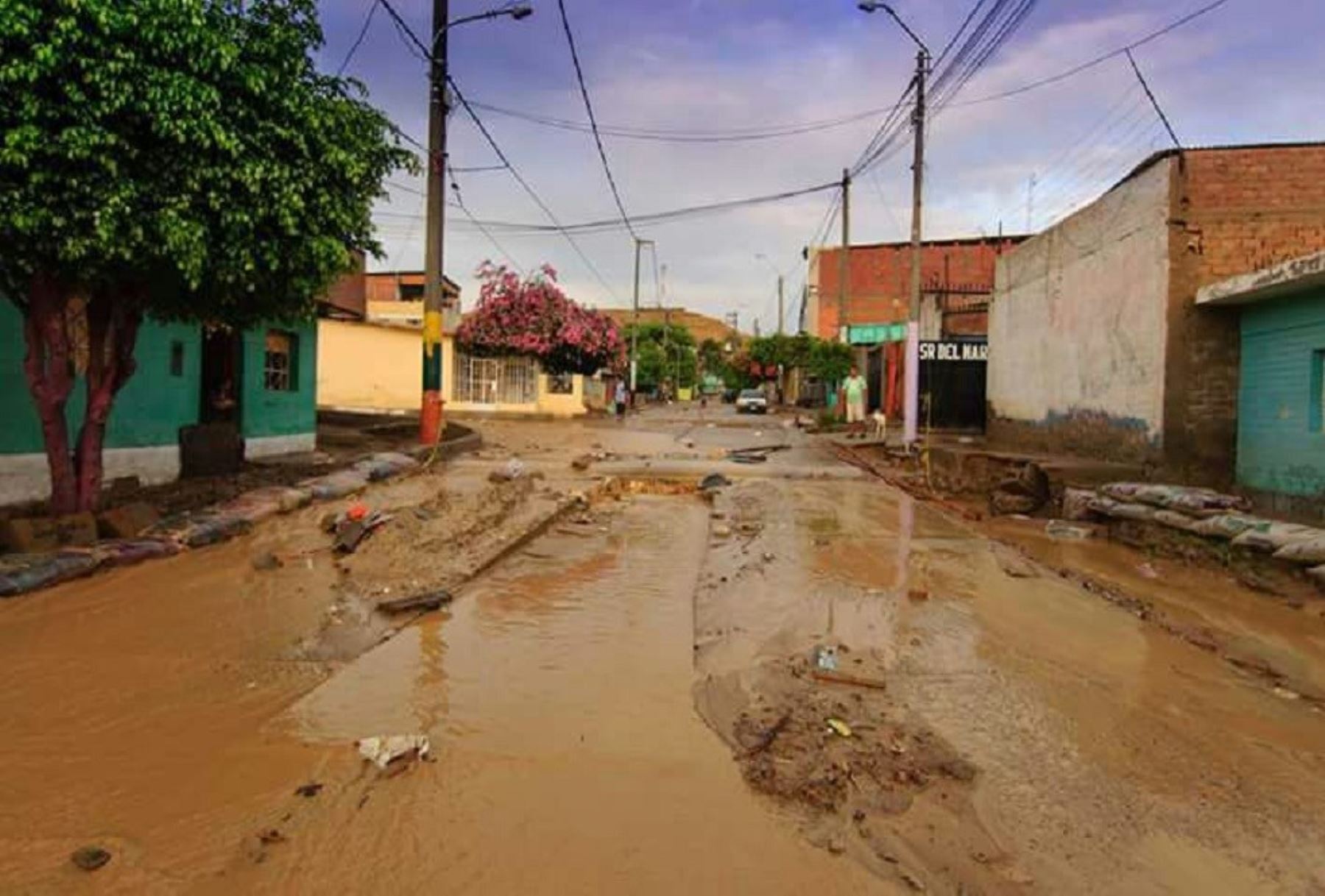 Varias calles de Paita se encuentran inundadas a consecuencia de las lluvias intensas. ANDINA