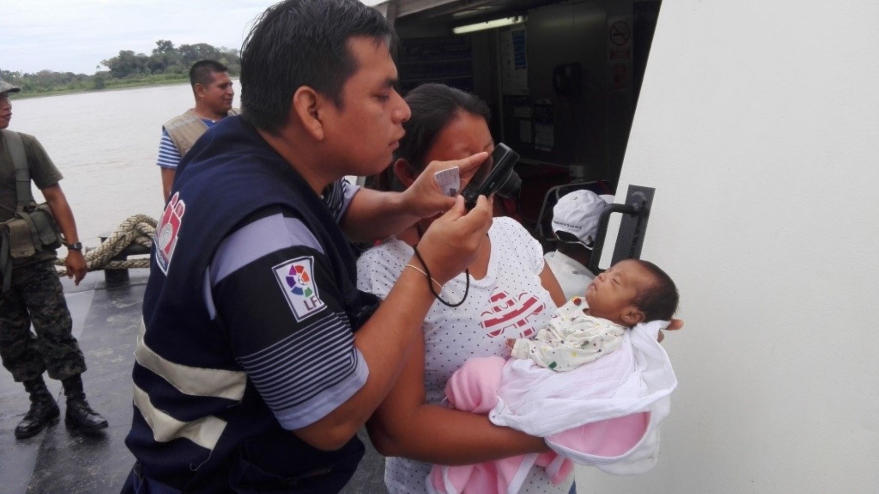 Los compatriotas que viven en las localidades situadas en las cuencas de los ríos Napo, Morona y Putumayo, en la región Loreto, podrán inscribir un nacimiento y obtener el acta respectiva en forma gratuita, acercándose a una de las cuatro Plataformas Itinerantes de Acción Social (PIAS) que recorren desde el último sábado y durante 45 días esas zonas alejadas de la Amazonía peruana.