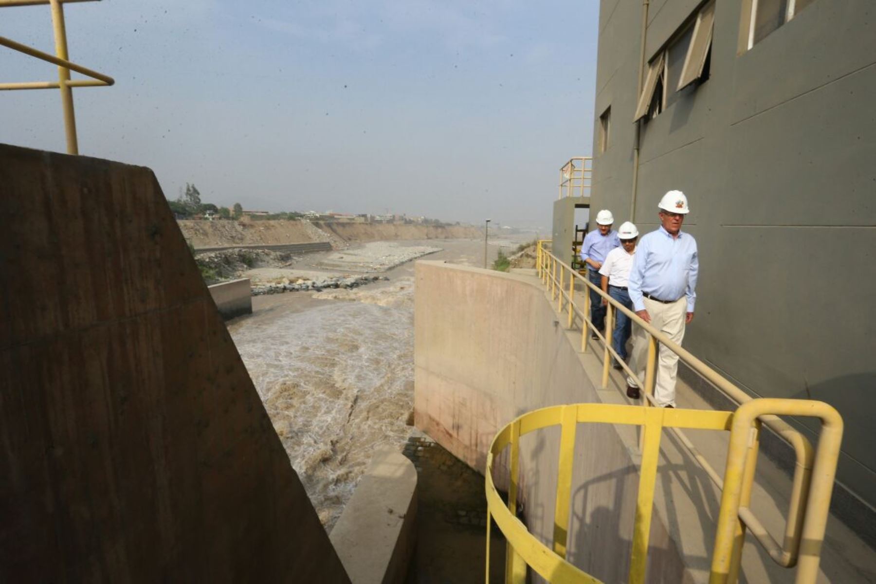 Presidente Pedro Pablo Kuczynski inspeccionó planta de tratamiento de agua potable de Huachipa.