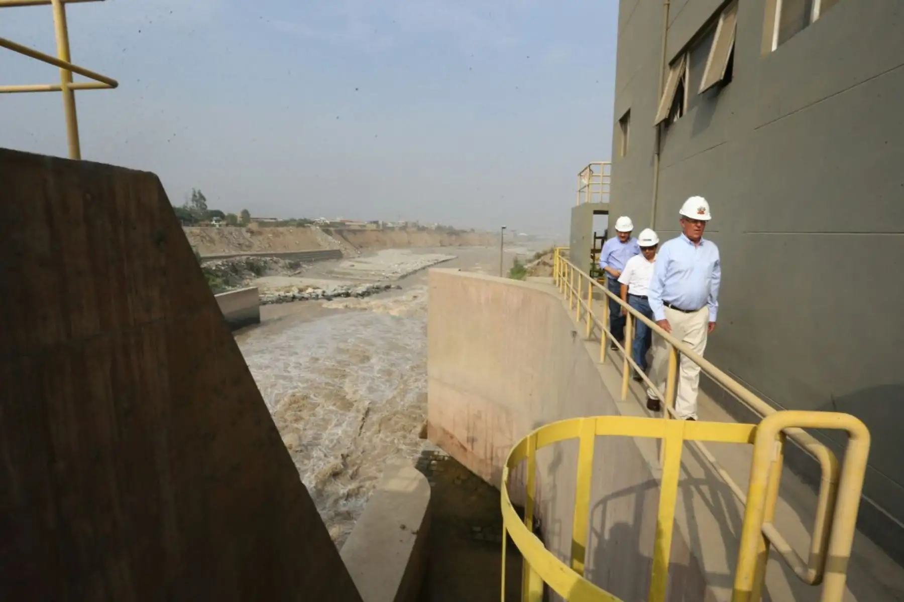 Presidente Pedro Pablo Kuczynski inspeccionó planta de tratamiento de agua potable de Huachipa.