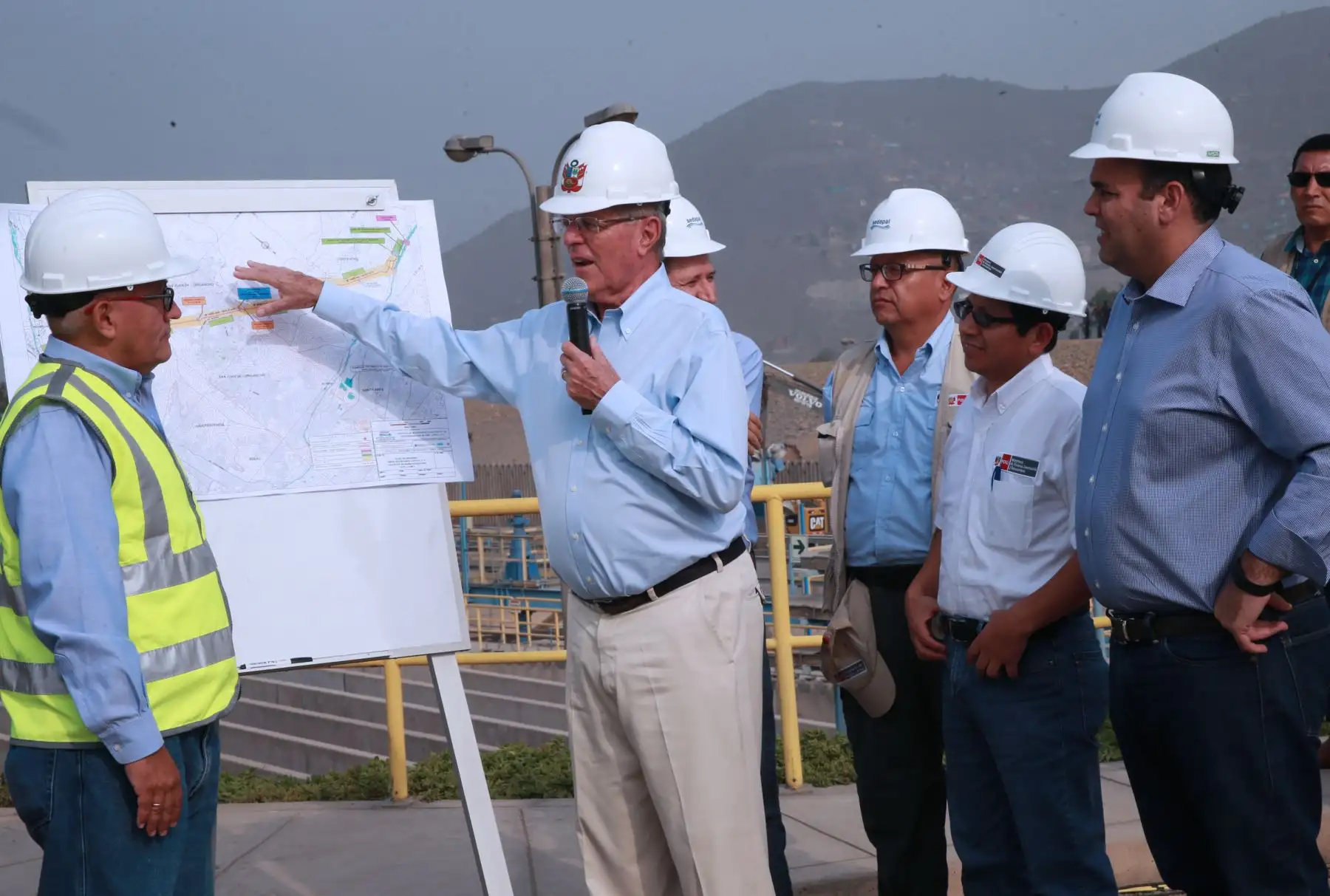 LIMA, PERÚ-MARZO 28 .Presidente Pedro Pablo Kuczynski inspeccionó hoy planta de tratamiento de agua potable de Huachipa. Foto: ANDINA/Norman Córdova