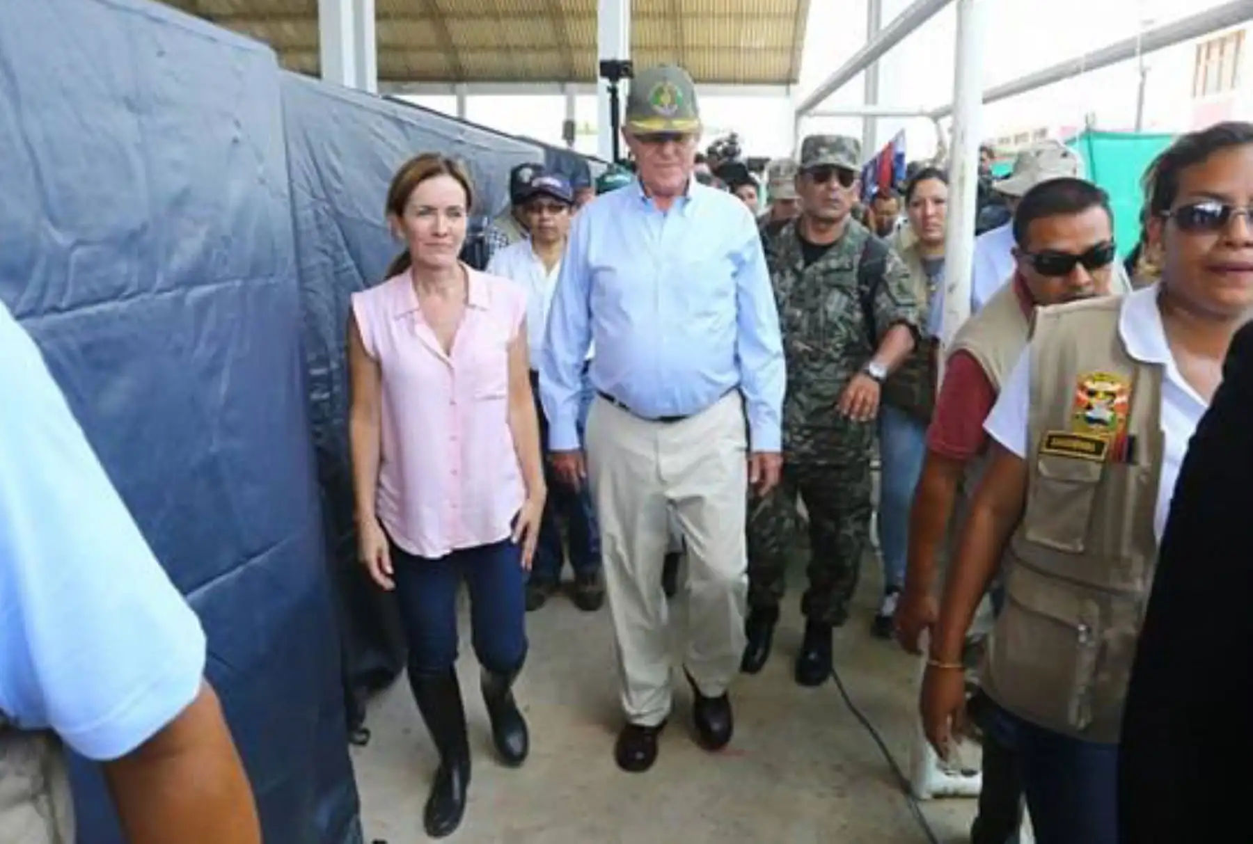 PIURA-PERÚ-MARZO 28. Presidente Pedro Pablo Kuczynski supervisa situación de familias de Piura tras inundaciones. Foto: ANDINA/Prensa Presidencia