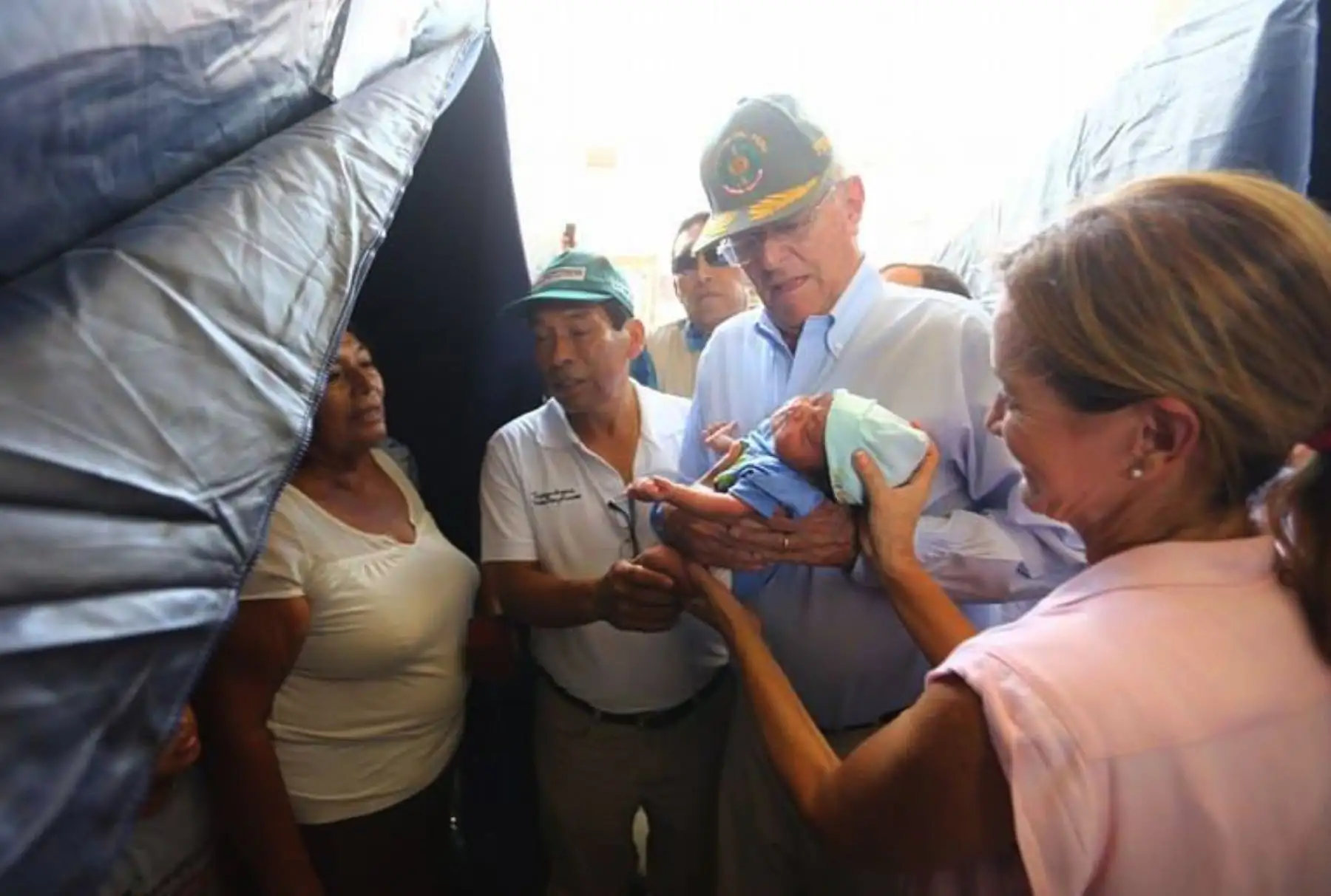 PIURA-PERÚ-MARZO 28. Presidente Pedro Pablo Kuczynski supervisa situación de familias de Piura tras inundaciones. Foto: ANDINA/Prensa Presidencia.