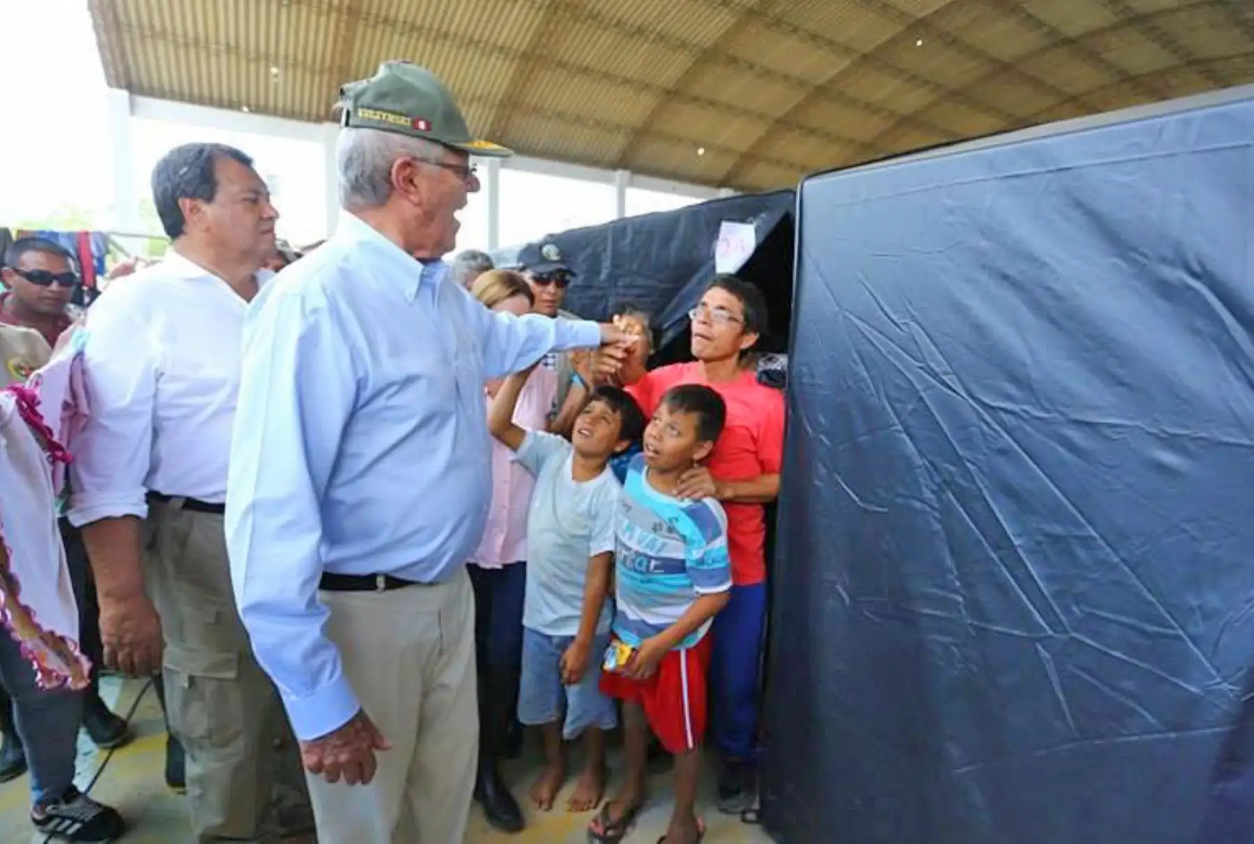 PIURA-PERÚ-MARZO 28. Presidente Pedro Pablo Kuczynski supervisa situación de familias de Piura tras inundaciones. Foto: ANDINA/Prensa Presidencia