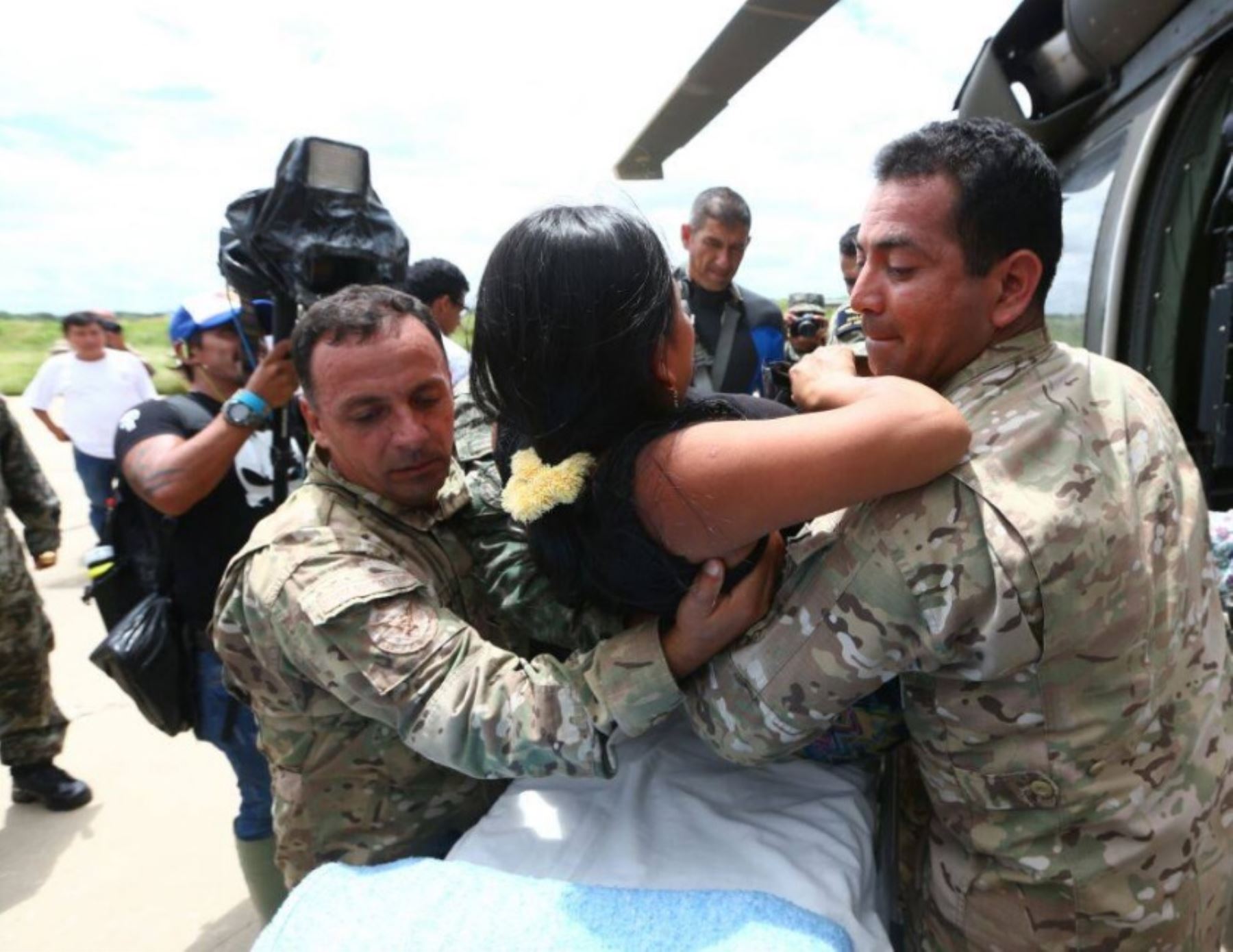 La invalorable labor humanitaria que vienen desplegando las fuerzas militares del hermano país de Colombia en apoyo al Perú en la atención de la población afectada por desastres naturales en regiones del norte, se evidencia en más de 70 horas de vuelo y 447 personas rescatadas hasta ahora.