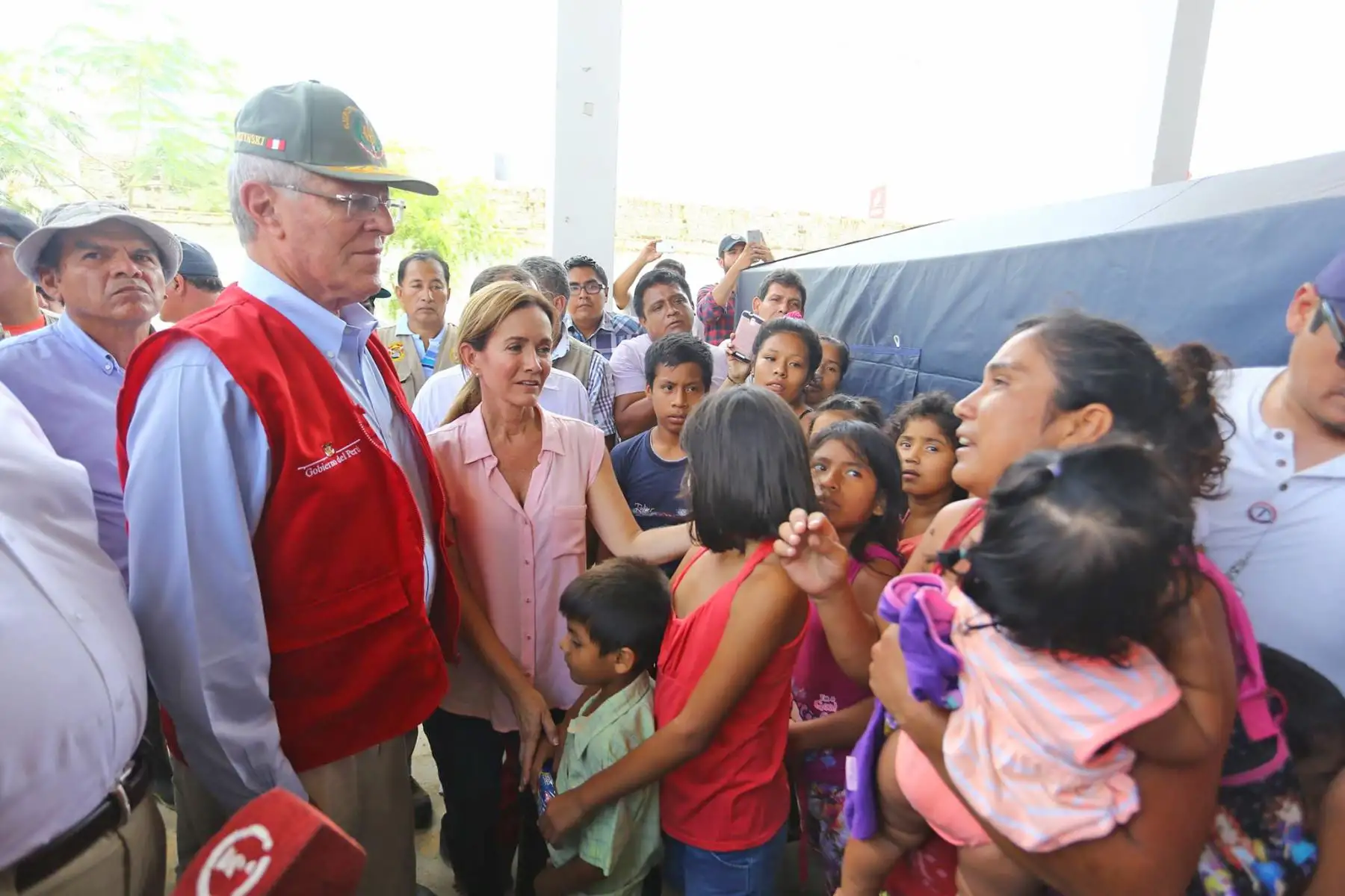 PIURA-PERÚ-MARZO 28. Presidente Pedro Pablo Kuczynski supervisa situación de familias de Piura tras inundaciones. Foto: ANDINA/Prensa Presidencia