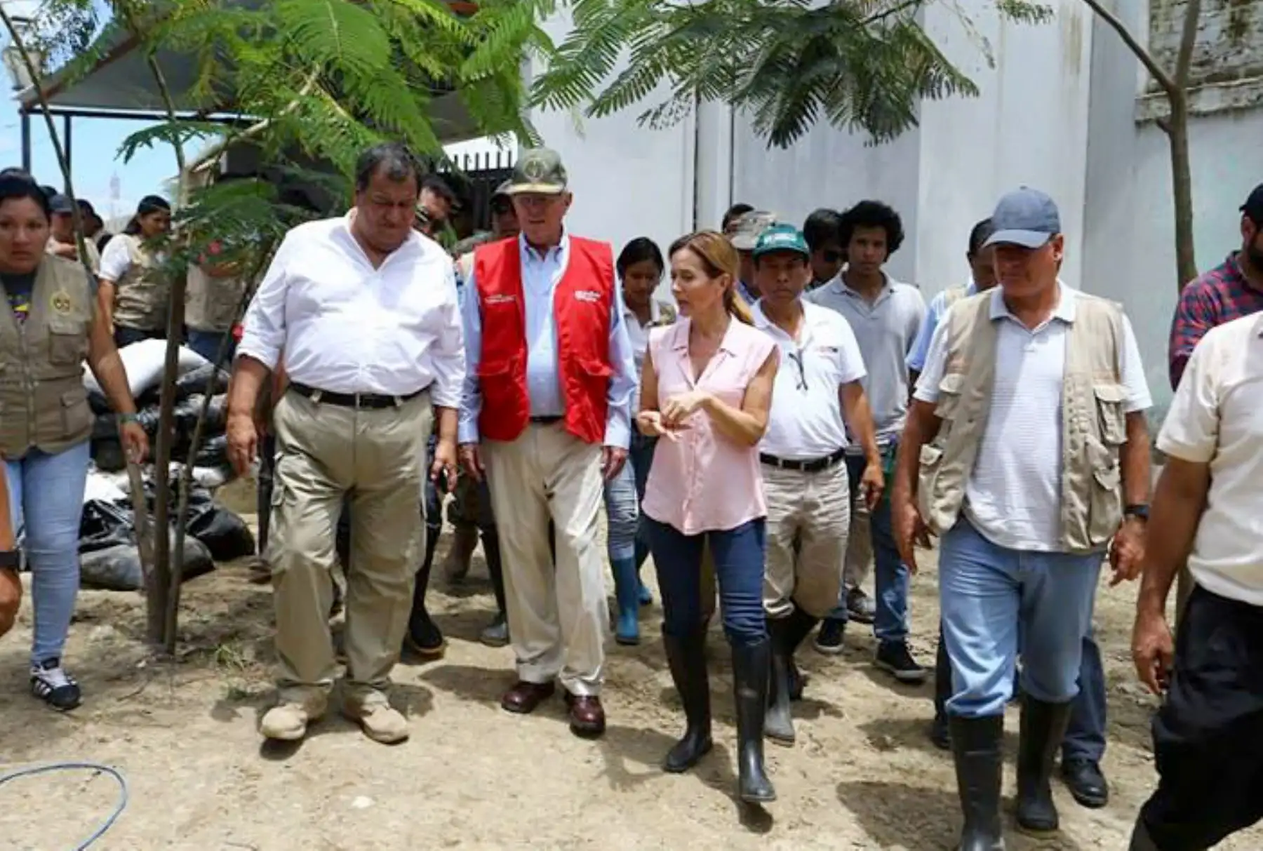 PIURA-PERÚ-MARZO 28. Presidente Pedro Pablo Kuczynski supervisa situación de familias de Piura tras inundaciones. Foto: ANDINA/Prensa Presidencia