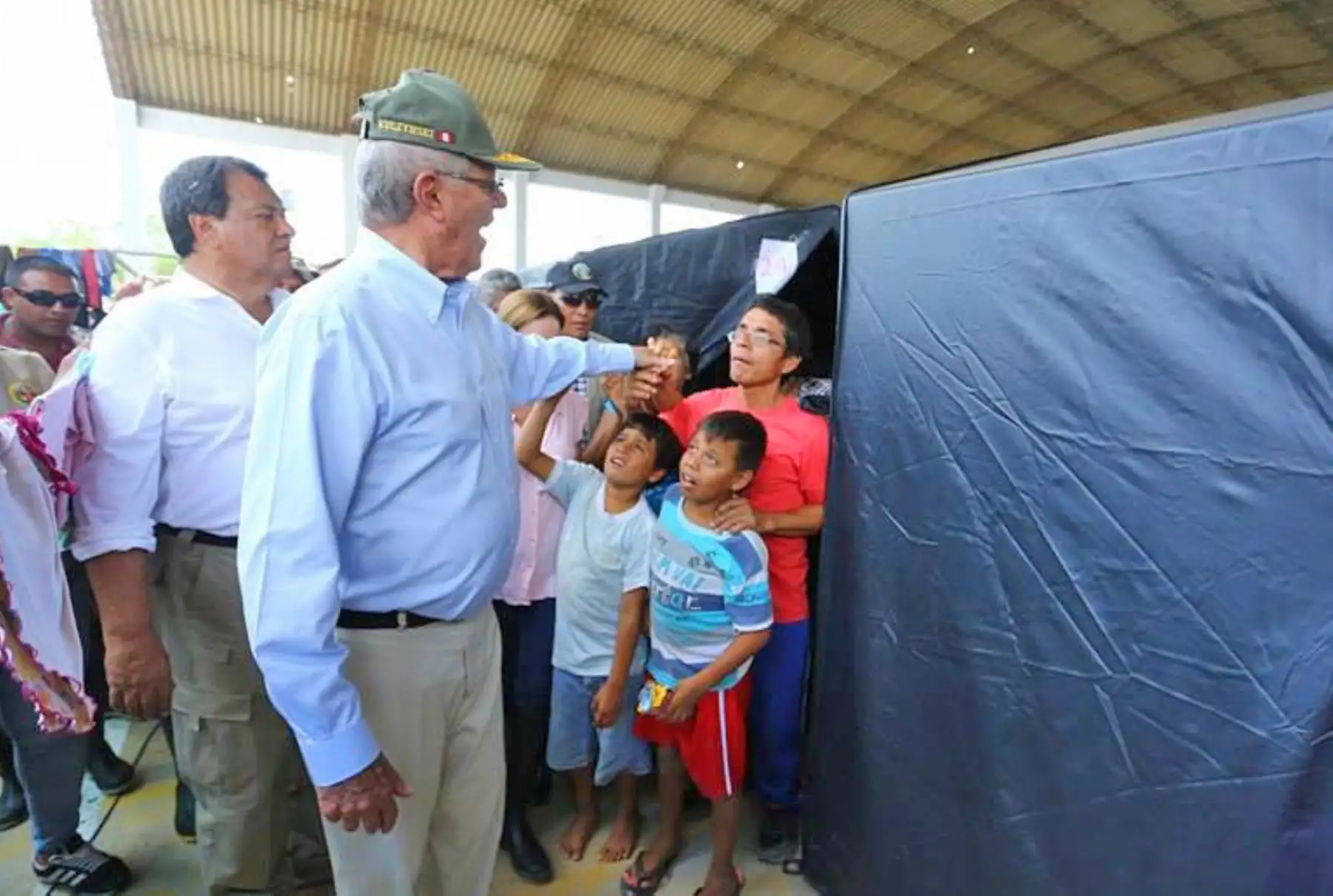 PIURA-PERÚ-MARZO 28. Presidente Pedro Pablo Kuczynski supervisa situación de familias de Piura tras inundaciones. Foto: ANDINA/Prensa Presidencia