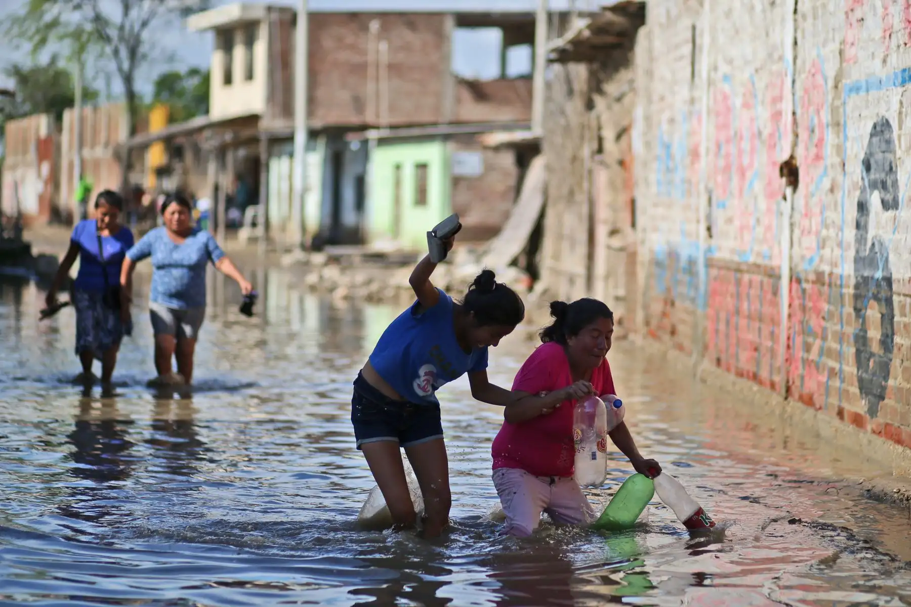 PIURA,PERÚ-MARZO 28. Población de Catacaos y  zonas aledañas soportaron inundación que duro más de 20 horas por el desborde del río Piura. Foto:ANDINA/archivo.