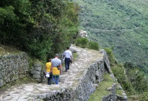 Los visitantes nacionales y extranjeros que deseen recorrer las rutas 1, 2 y 3 del Camino Inca para llegar a la ciudadela inca de Machu Picchu deben tener en cuenta el plan de bioseguridad establecido por las autoridades competentes para prevenir, reducir y contener los riesgos de transmisión y/o propagación del covid-19. ANDINA/Difusión