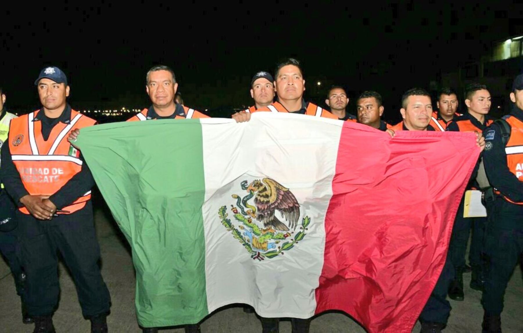 Equipo de rescatistas de la Policía Federal de México.