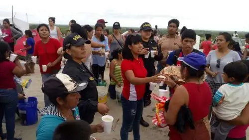 PNP entregó 1,500 raciones a damnificados de distritos de Cura Mori y Catacaos, en la región Piura.
