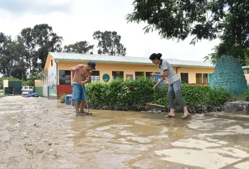 Un total de 87 distritos de la región Cajamarca presentan un riesgo muy alto de afectación por deslizamientos, huaicos u otro tipo de movimientos de masa, luego que el Servicio Nacional de Meteorología e Hidrología (Senamhi), anunciara el inicio de lluvias de moderada a fuerte intensidad a partir de mañana en la sierra. ANDINA/Difusión