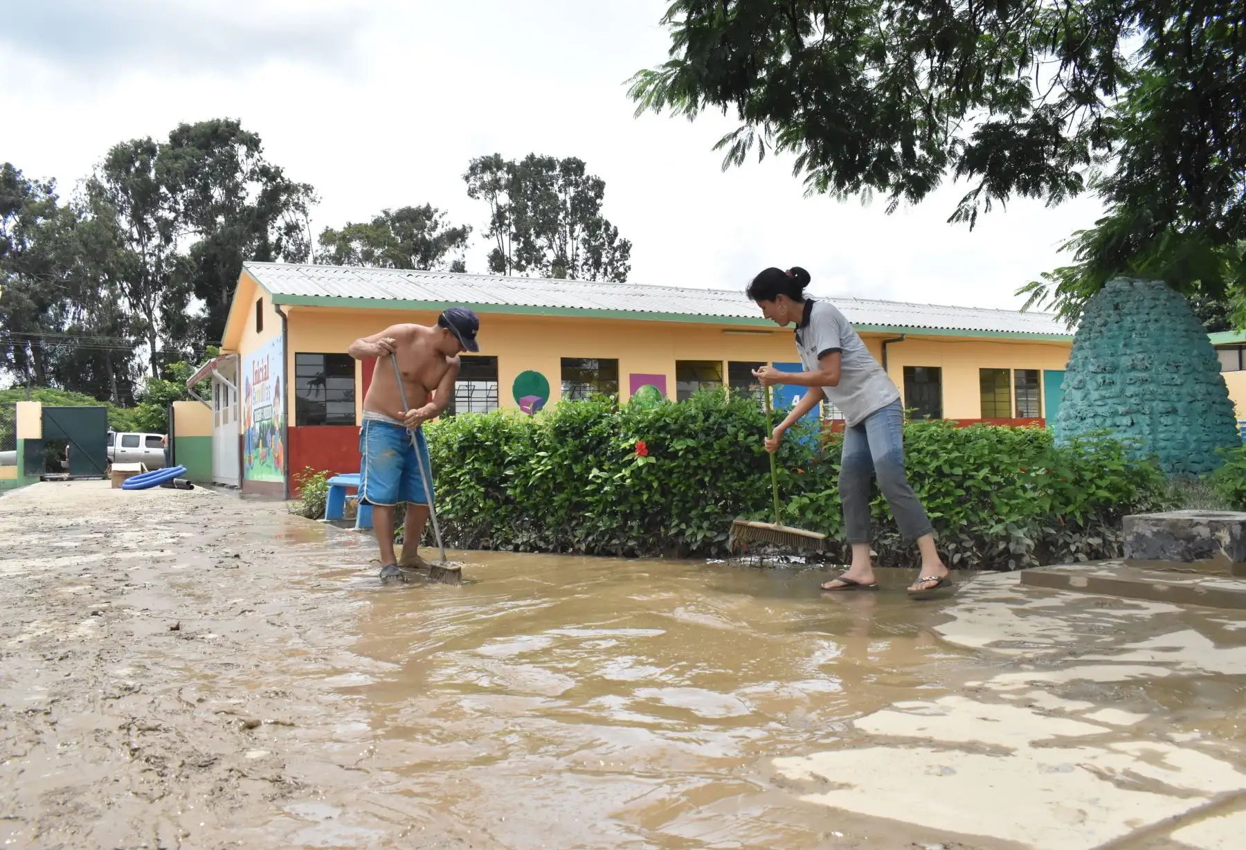 Un total de 87 distritos de la región Cajamarca presentan un riesgo muy alto de afectación por deslizamientos, huaicos u otro tipo de movimientos de masa, luego que el Servicio Nacional de Meteorología e Hidrología (Senamhi), anunciara el inicio de lluvias de moderada a fuerte intensidad a partir de mañana en la sierra. ANDINA/Difusión