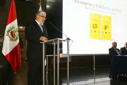 El viceministro de Interculturalidad del Ministerio de Cultura destacó la declaratoria como Patrimonio Cultural de la Nación de las picanterías y chicherías de las regiones de Cusco, Piura y Lambayeque, así como las picanterías de Arequipa, Tumbes y La Libertad, resaltándolas como forjadores de memoria y orgullo.
