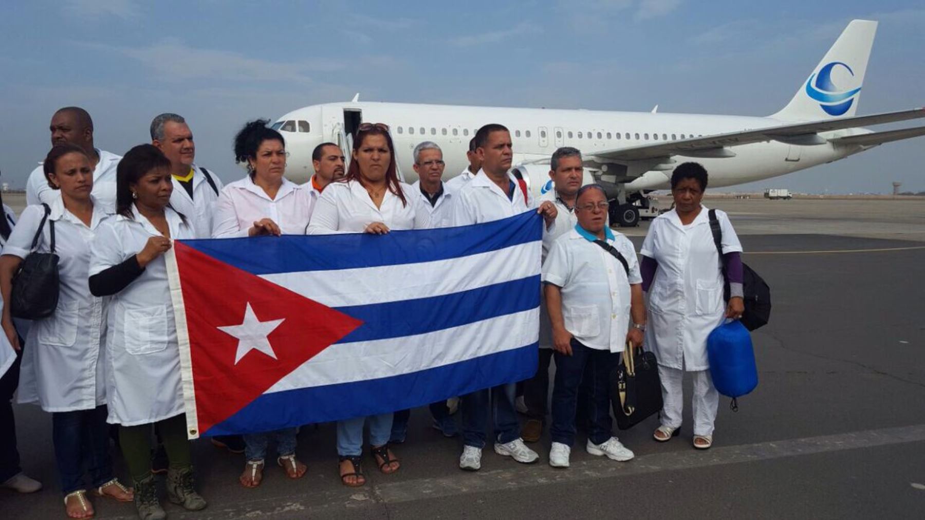 Brigada de médicos cubanos llegó a Lima para apoyar a damnificados.