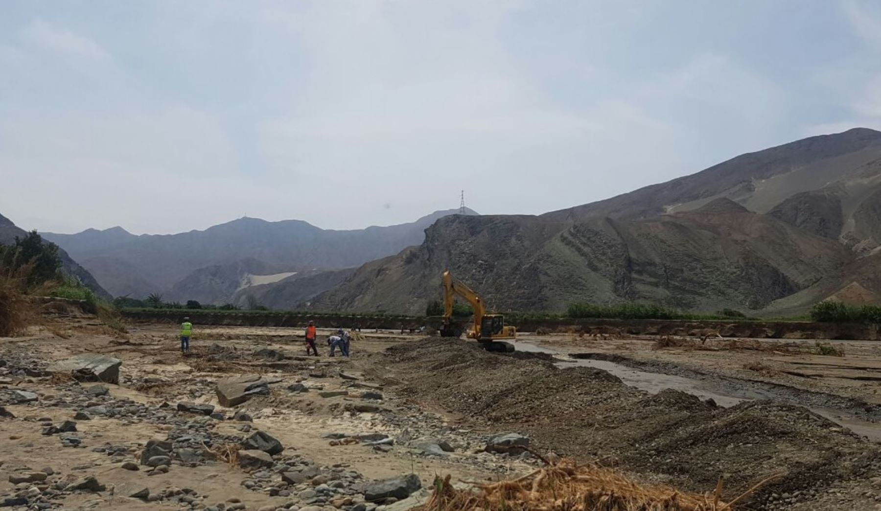El Ministerio de Justicia y Derechos Humanos gestionó las labores de reencauzamiento del río Huarmey, en el sector Cuz-Cuz, y el resguardo de sus riberas para prevenir nuevos desbordes y proteger a la población.