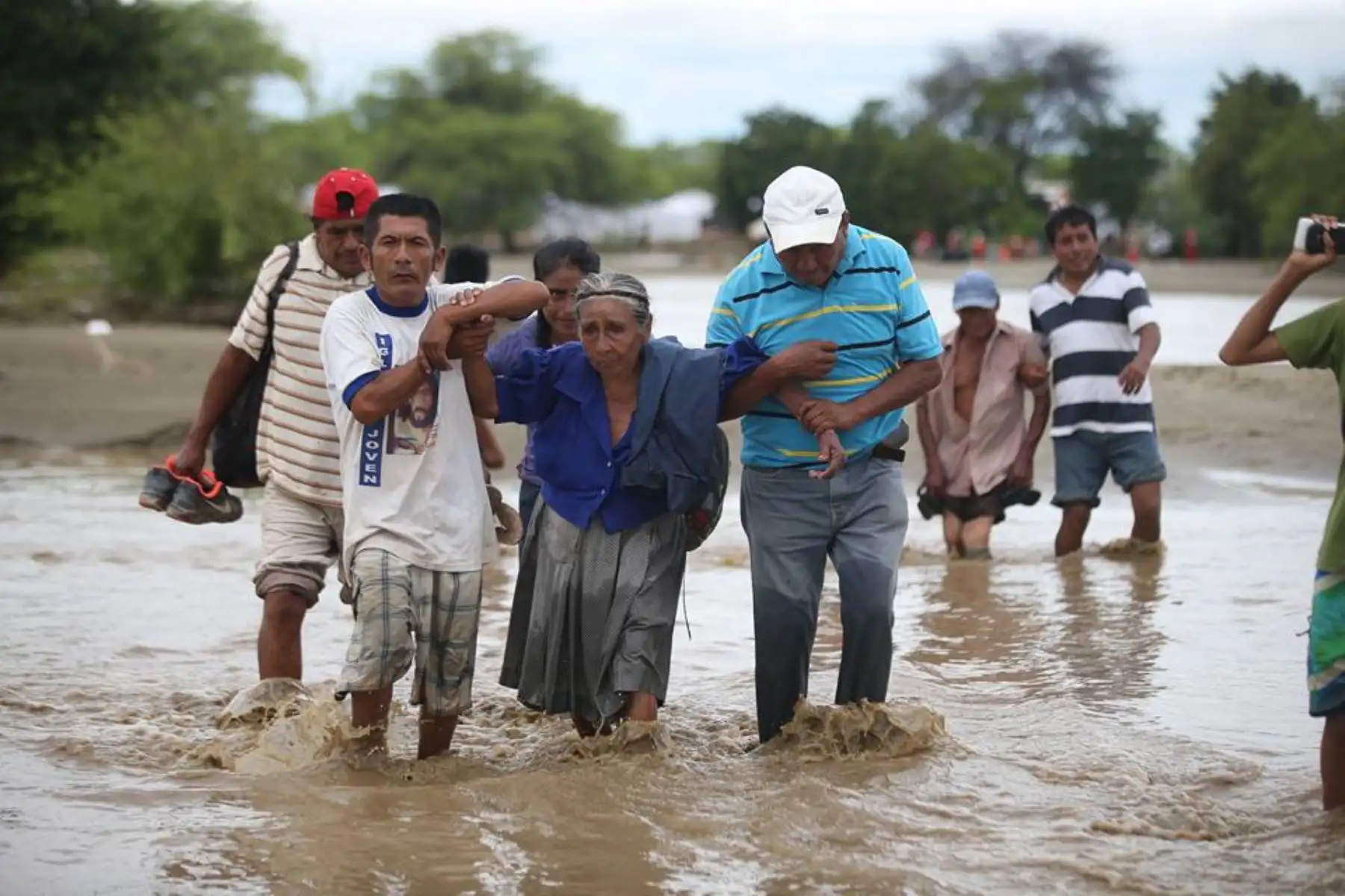 PIURA,PERÚ-MARZO 31.Pobladores de Pedregal Chico son evacuados ante crecida de río Piura.Foto:ANDINA/archivo.